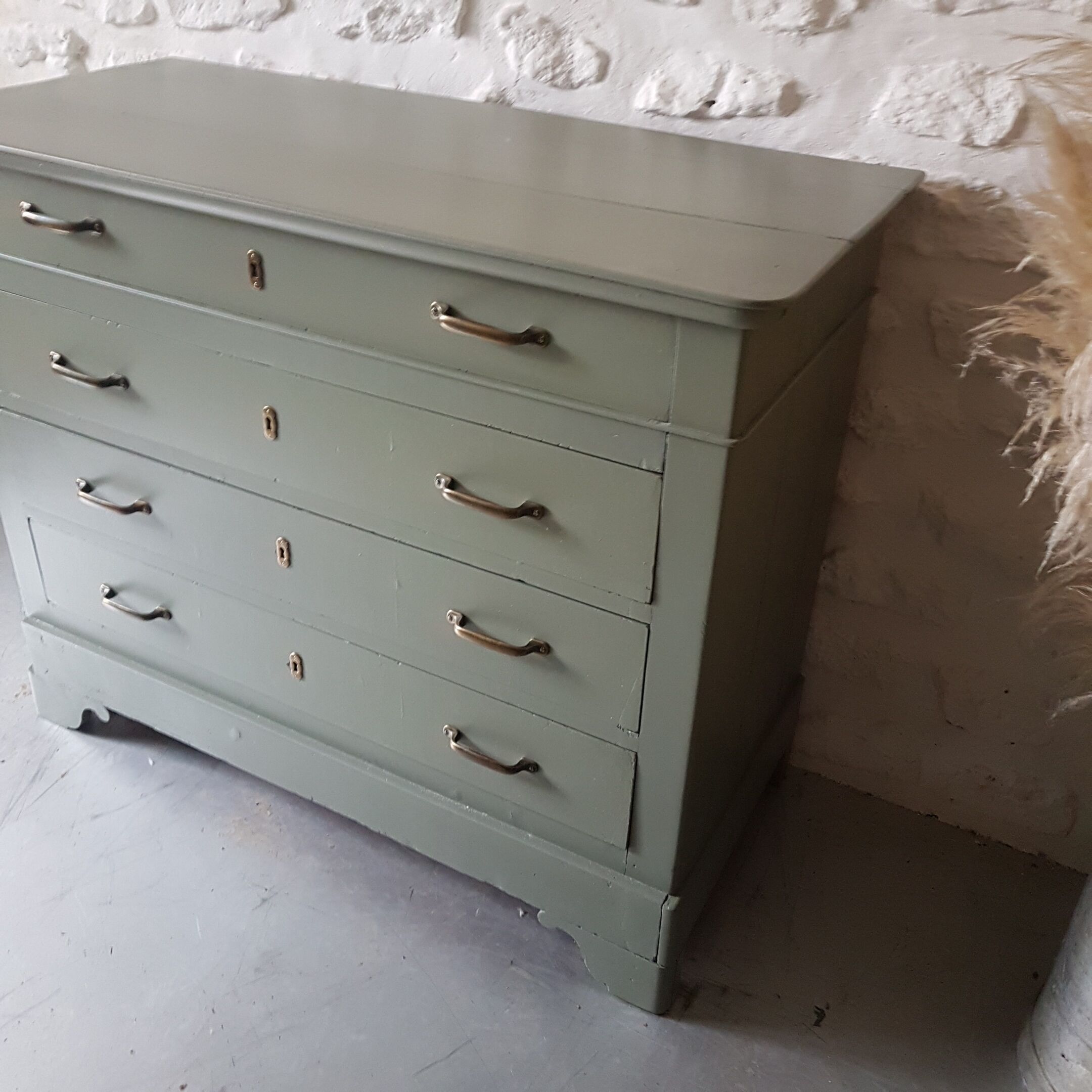 Clear khaki dresser