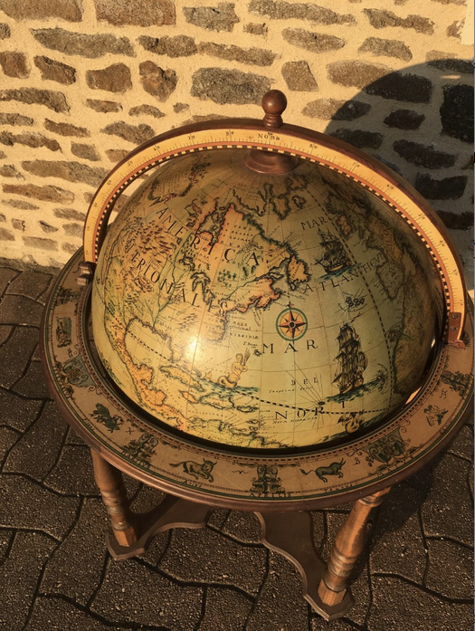 Vintage world map bar in wood