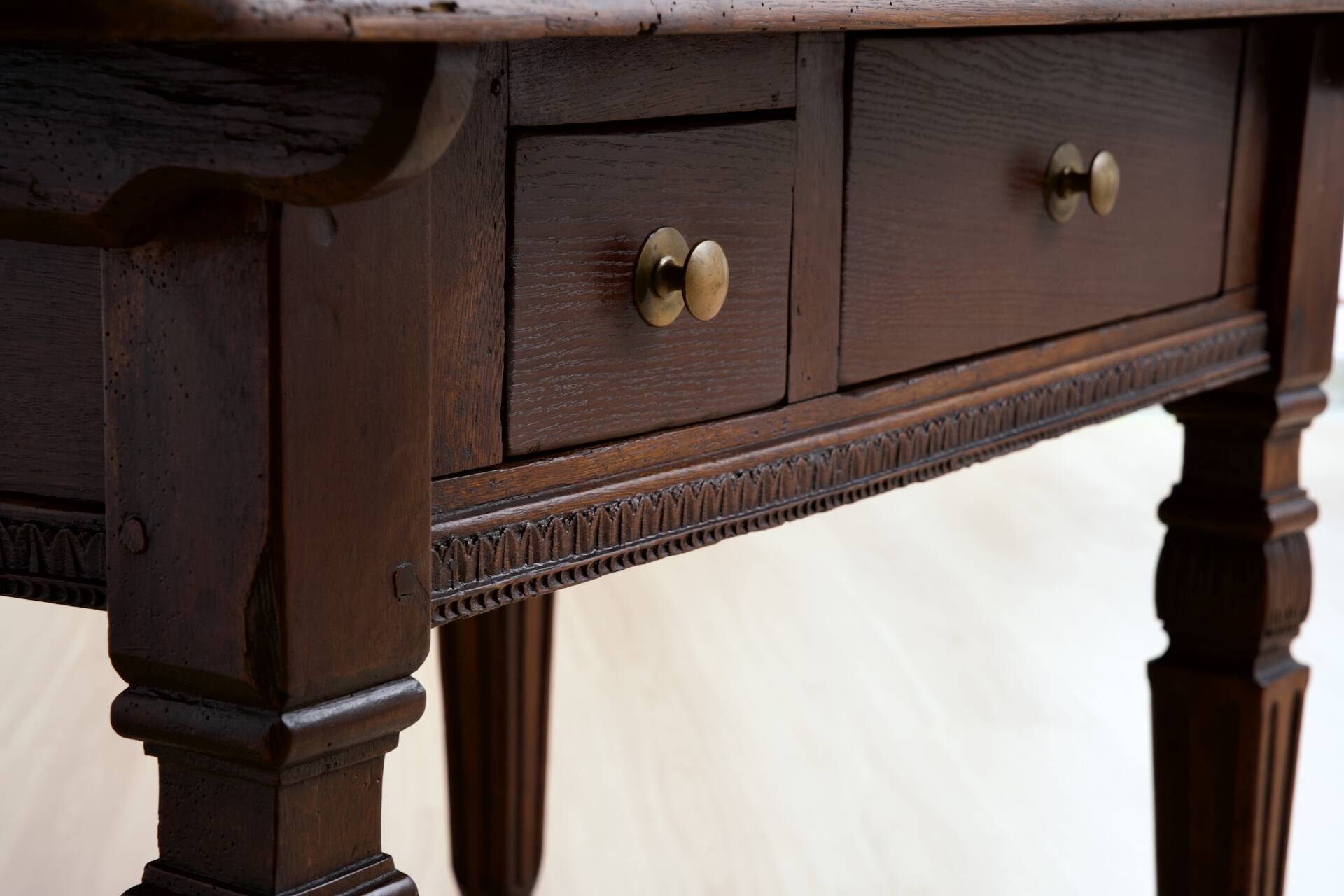 Table d'écriture en chêne néo-renaissance allemande, vers 1890