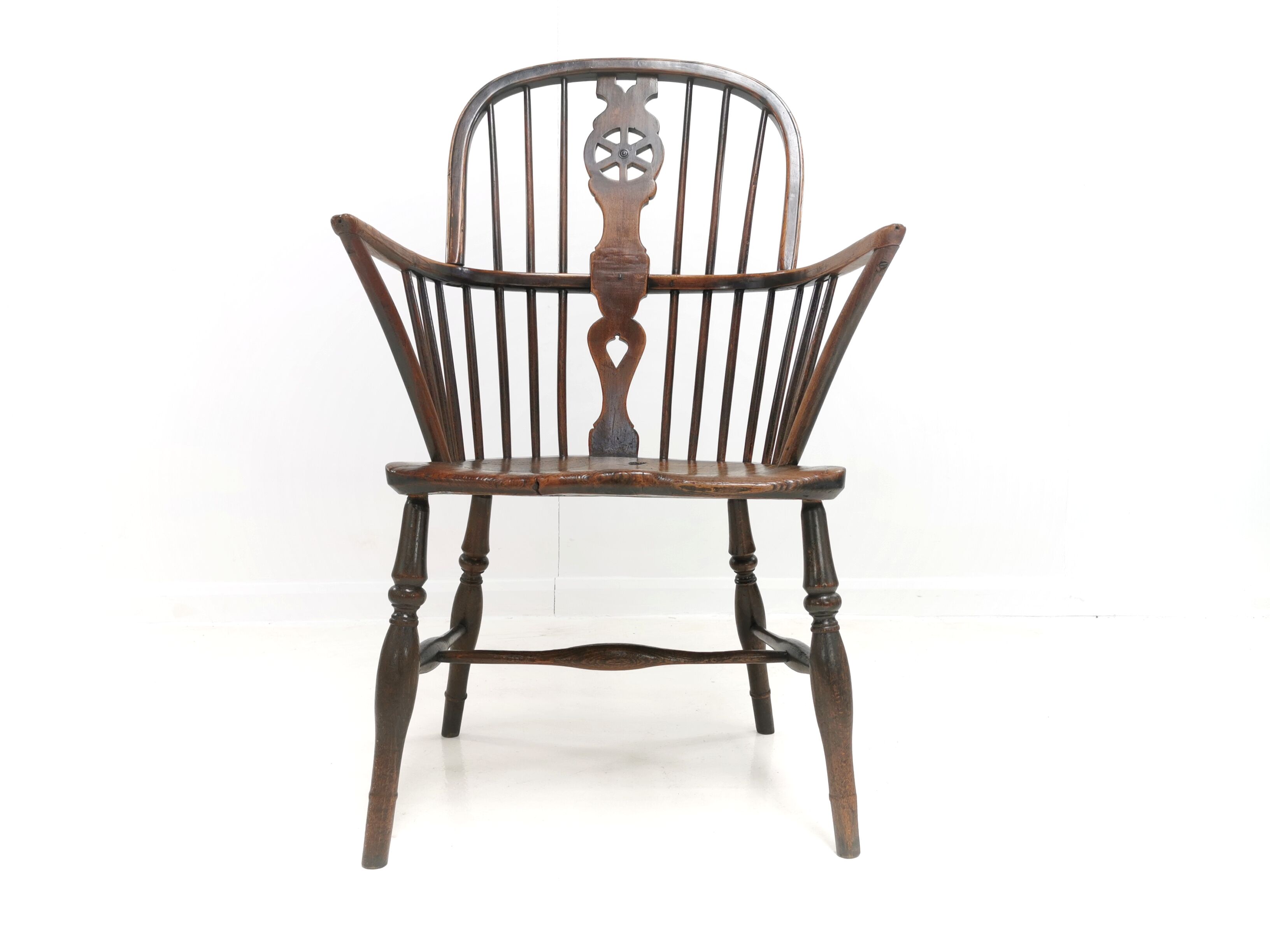Antique 19th Century Thames Valley Wheel Back Windsor Armchair