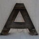 Lettre d'enseigne en zinc ancienne A