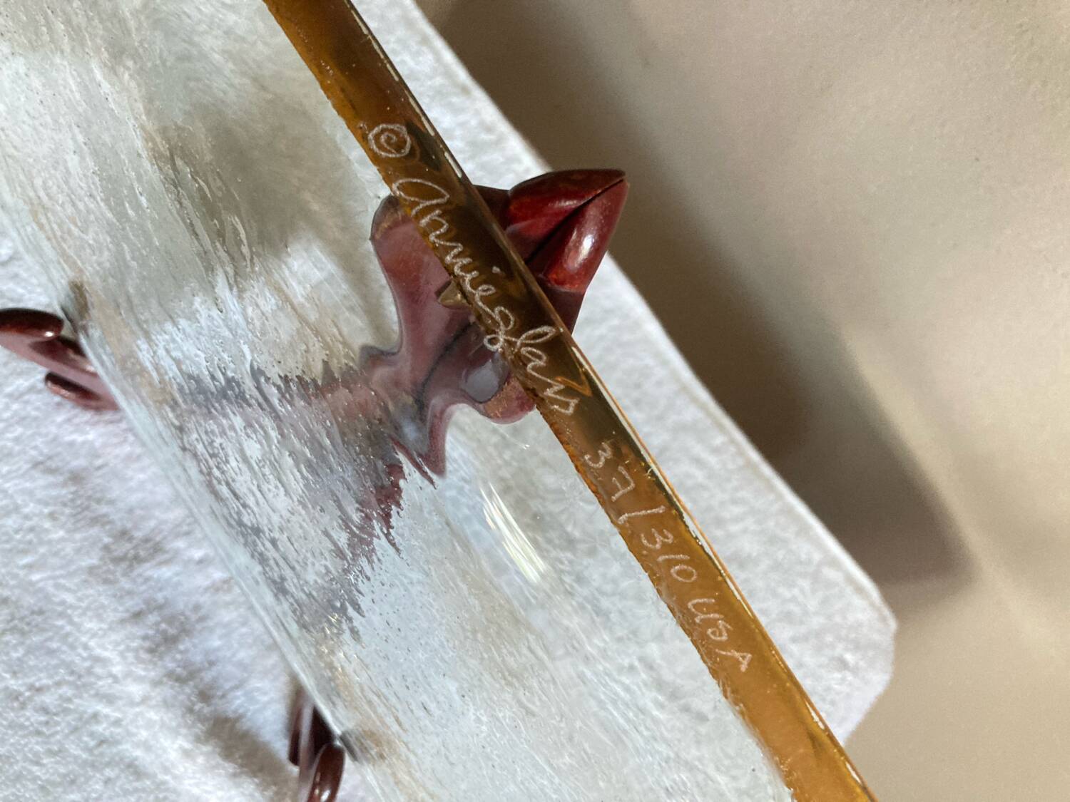 Glass dish signed Annie Glass 37/310 made in the USA 24k gold-plated rim