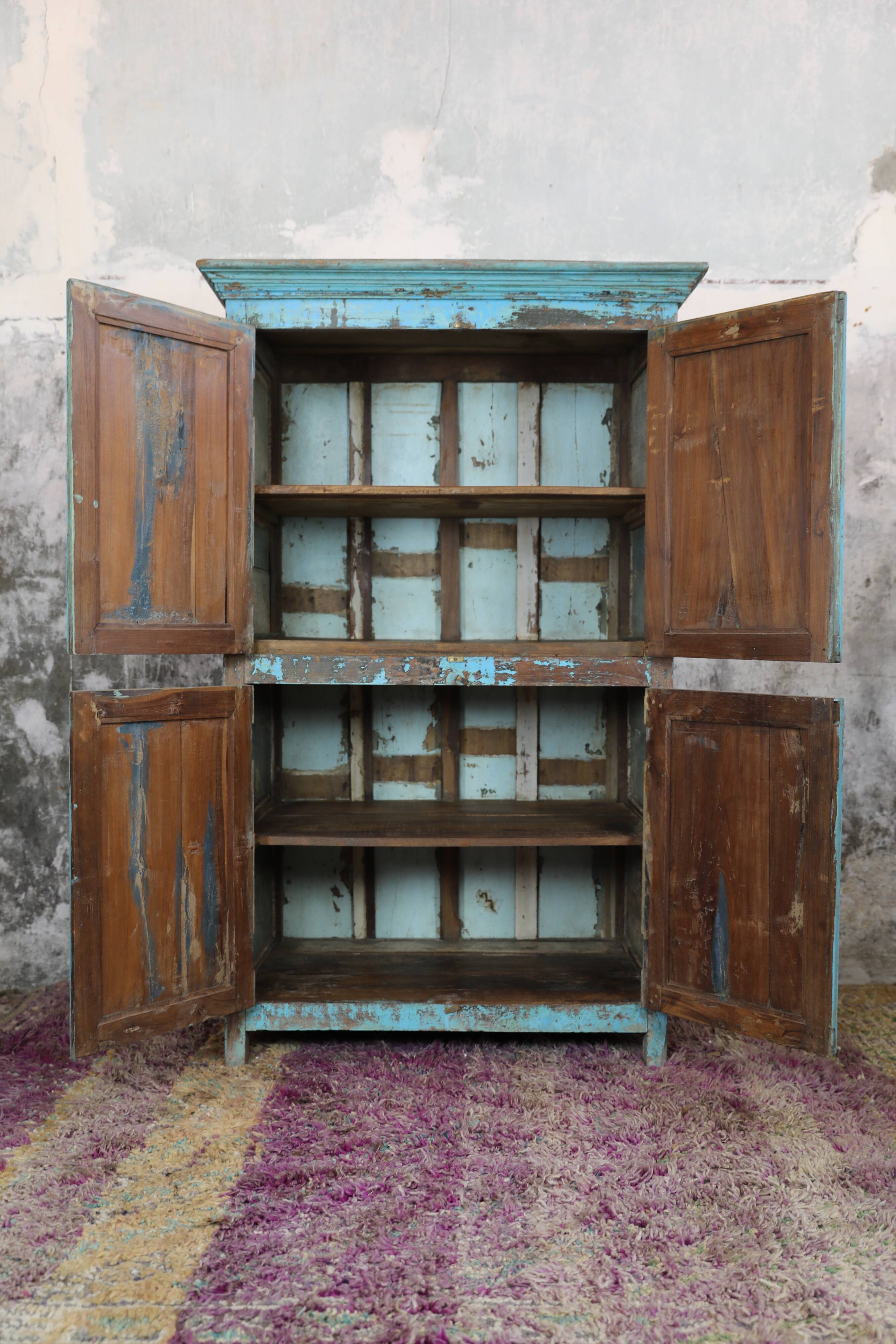 Cabinet 4 solid doors in blue patinated wood