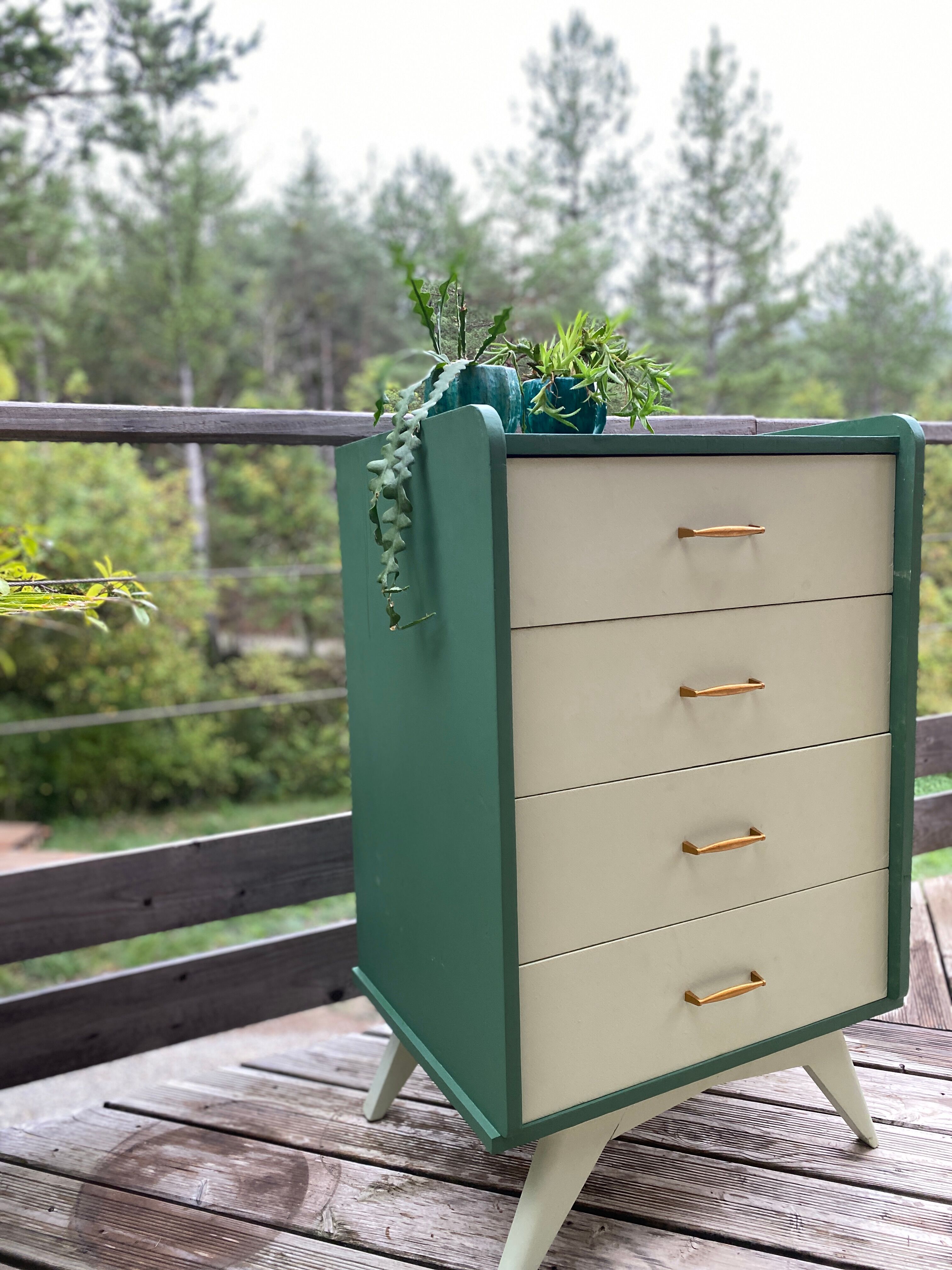 Compass foot chest of drawers