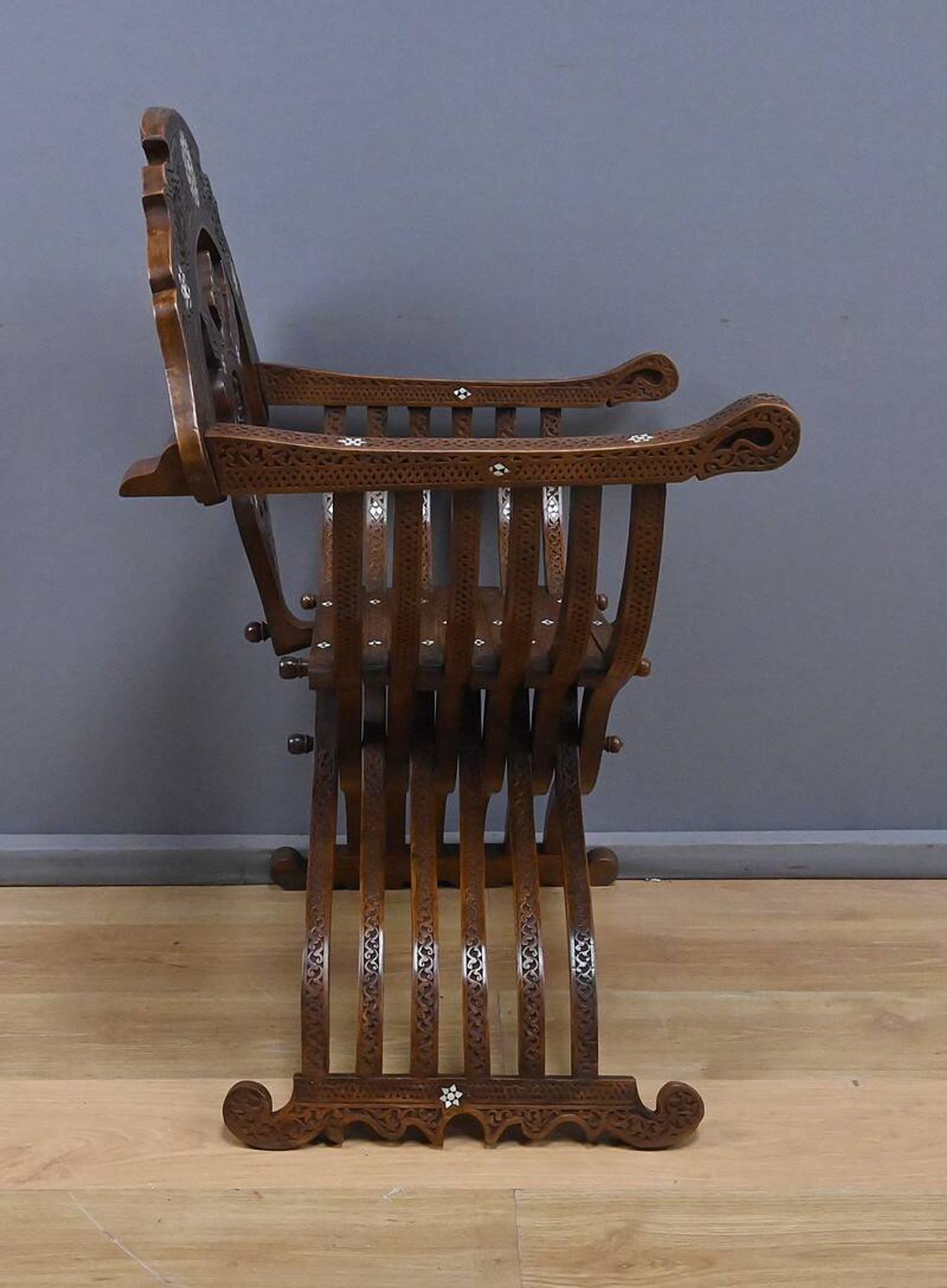 Fauteuil syrien en noyer – fin XIXe