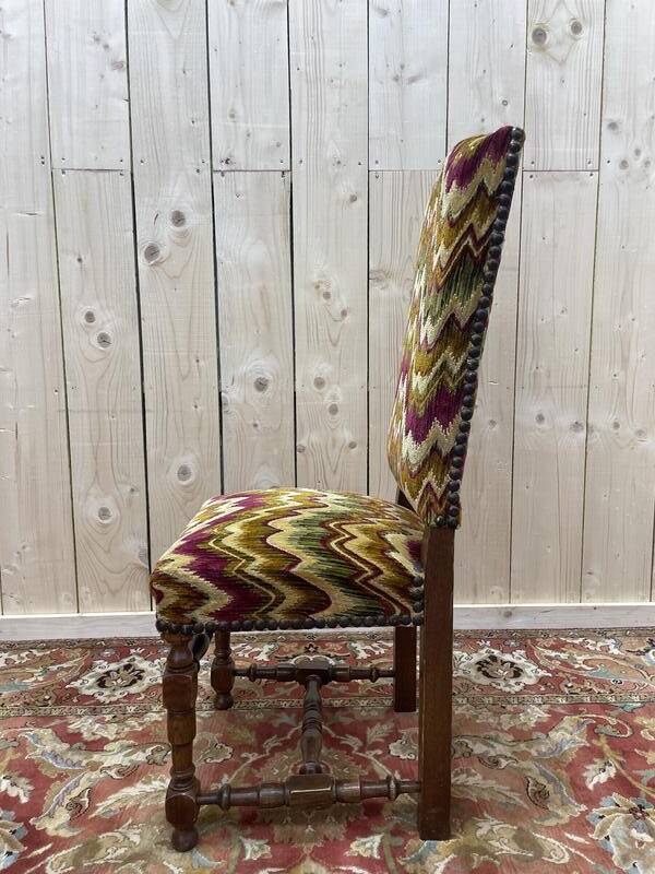 4 chaises de style Louis XIII en bois tournés et velours