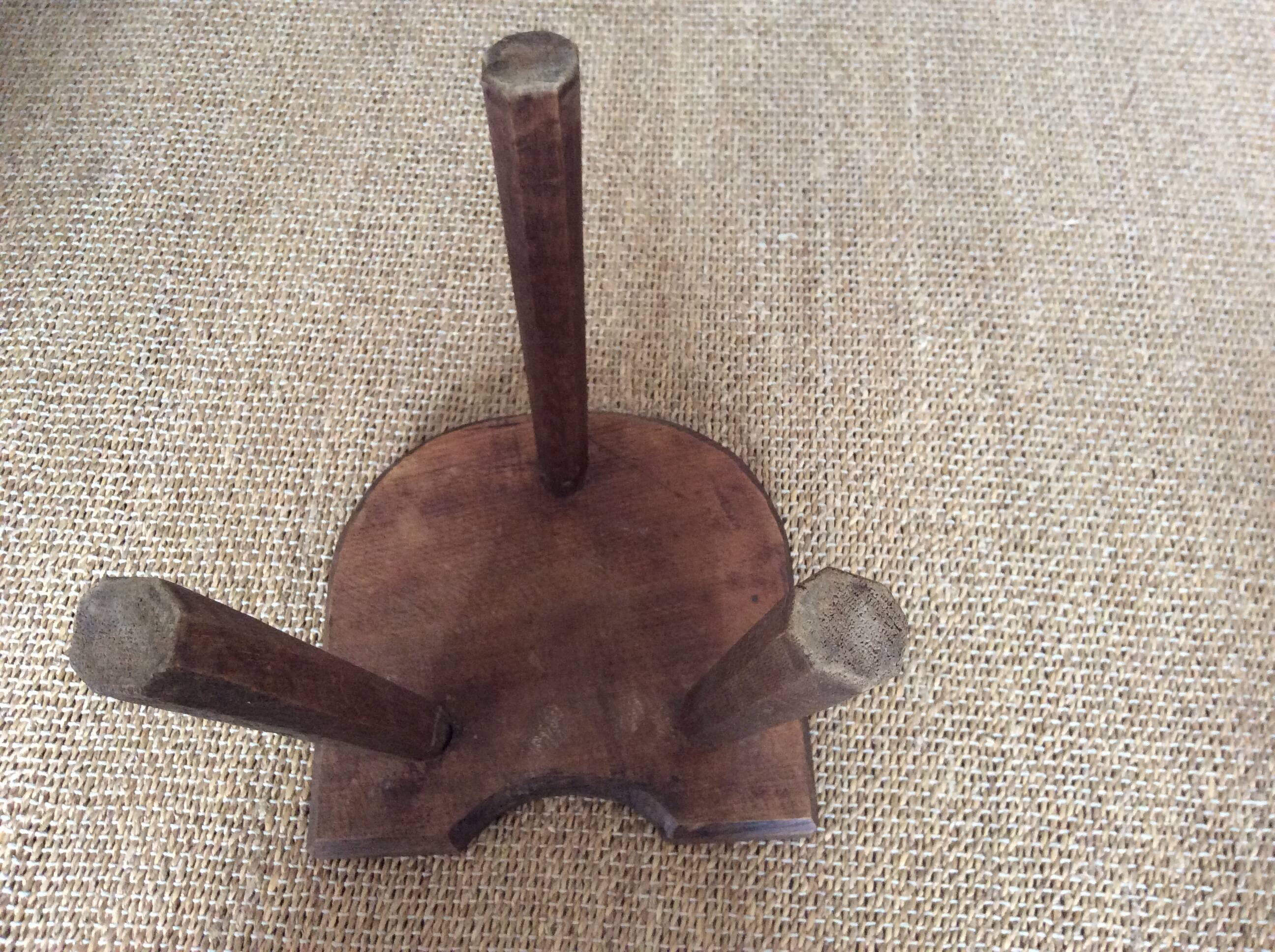 Tabouret tripode
