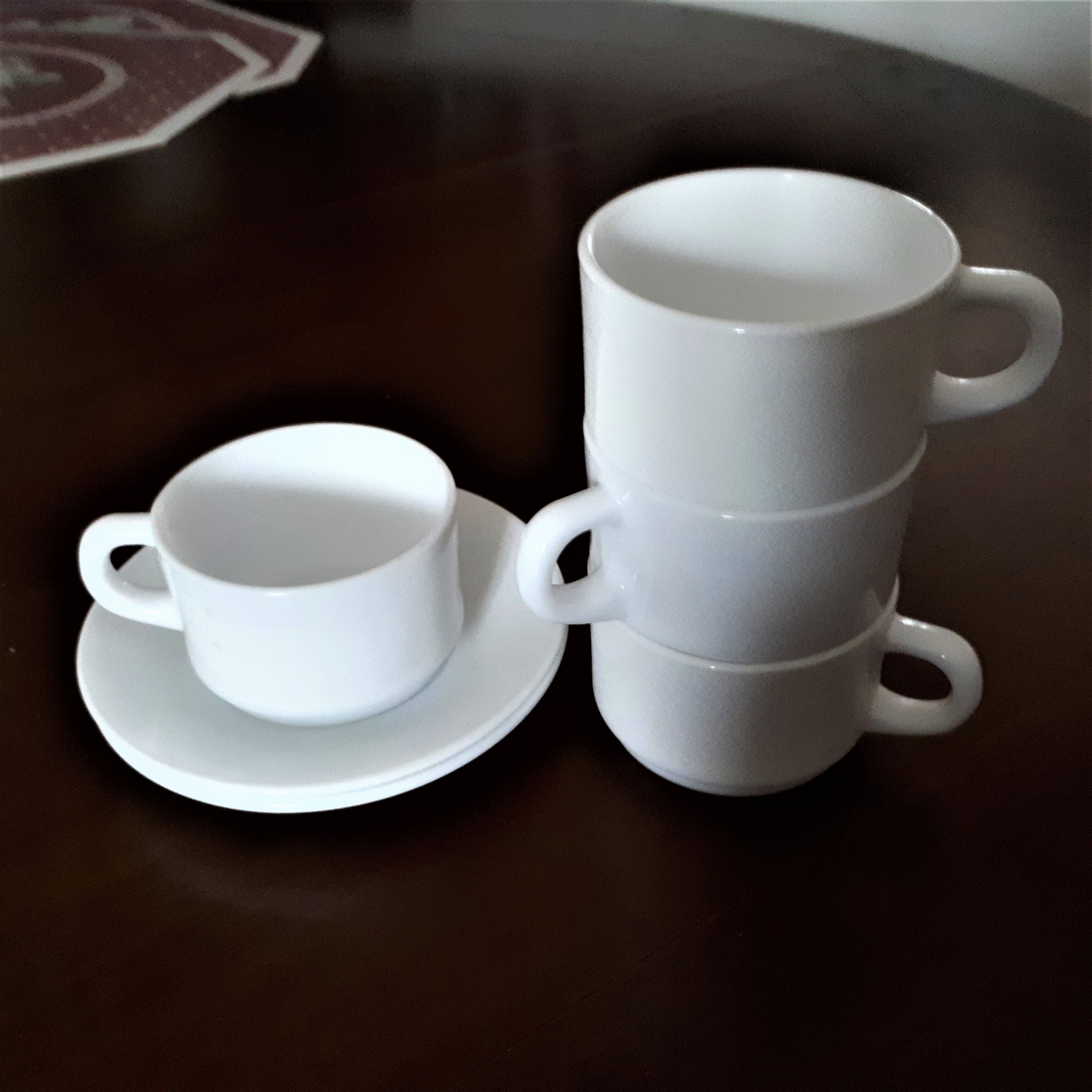 Set of 4 arcopal coffee cups