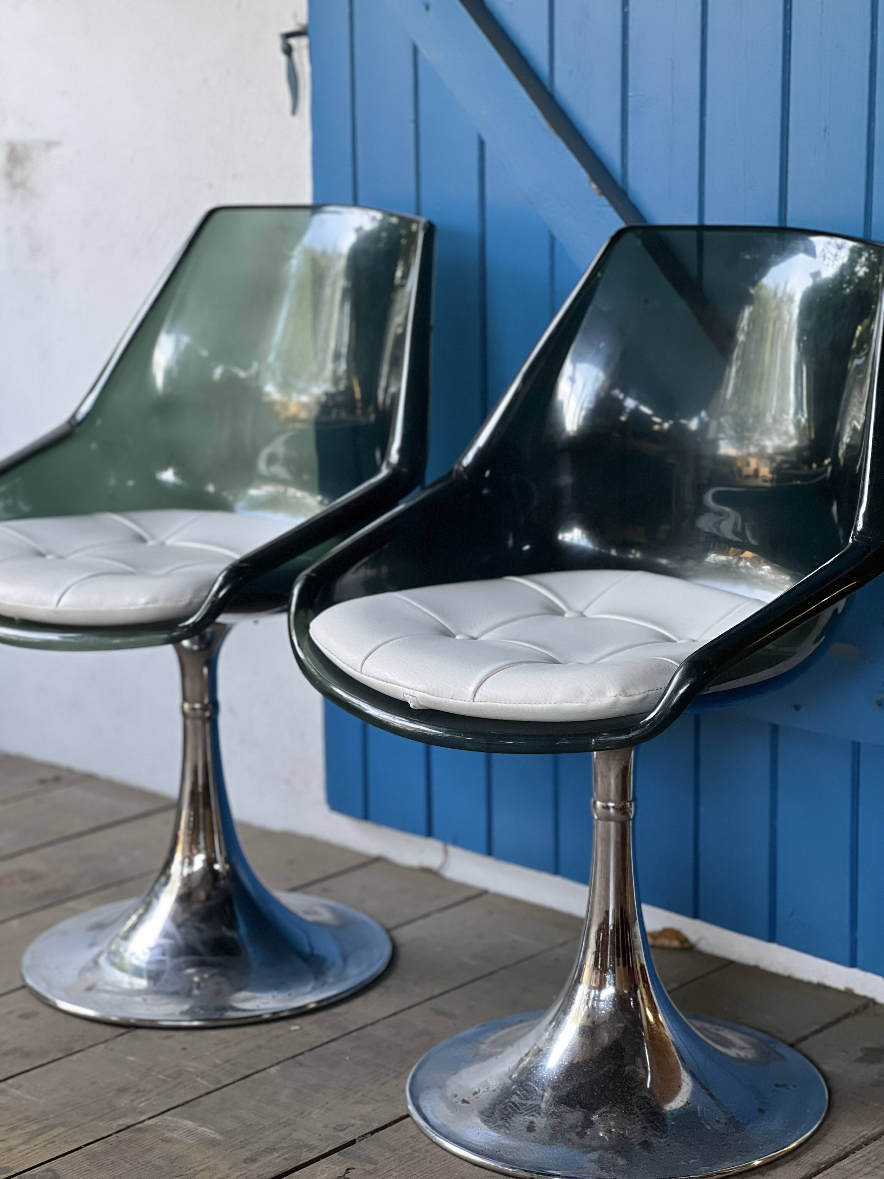 Paire de chaises pieds tulipe