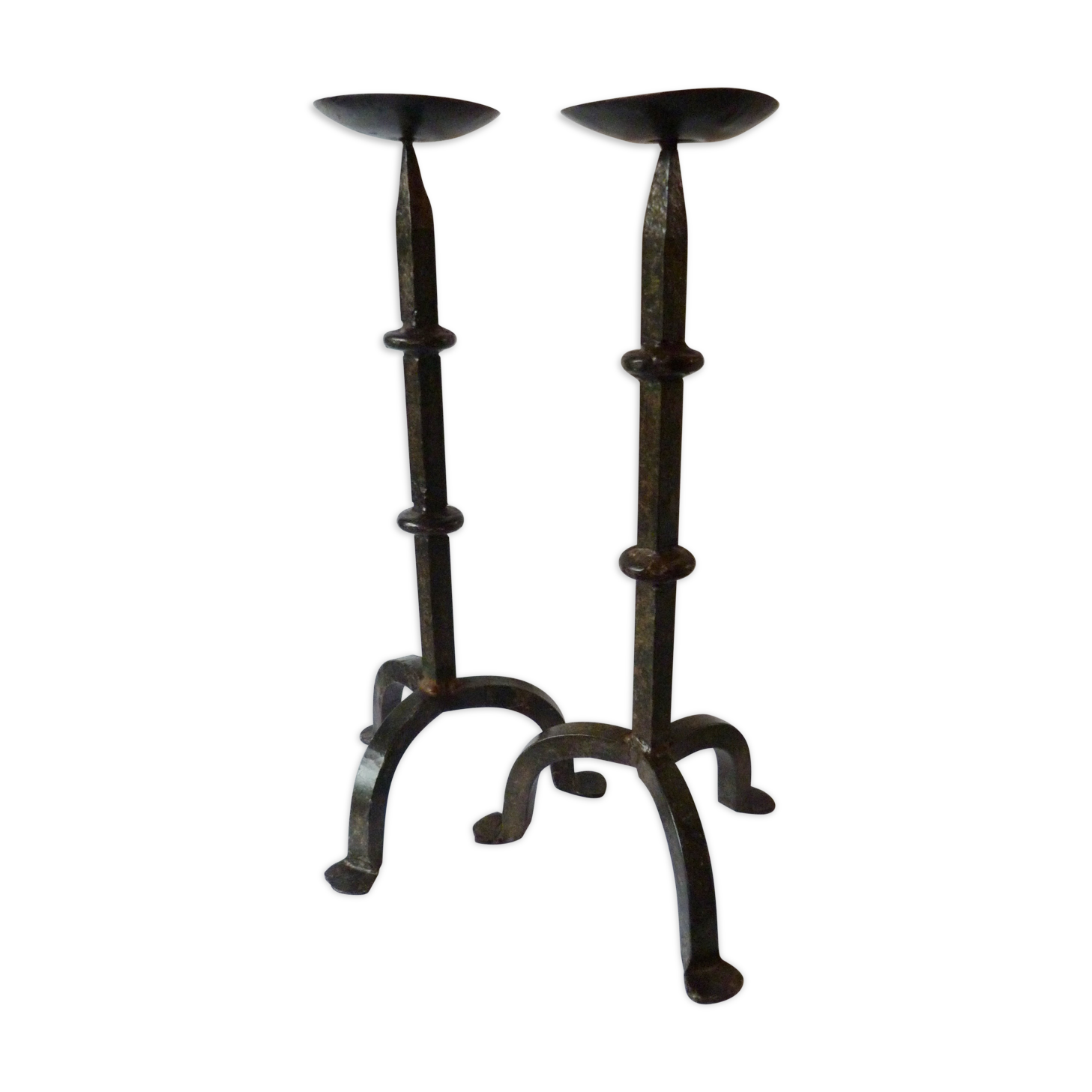 Paire de chandeliers gothiques