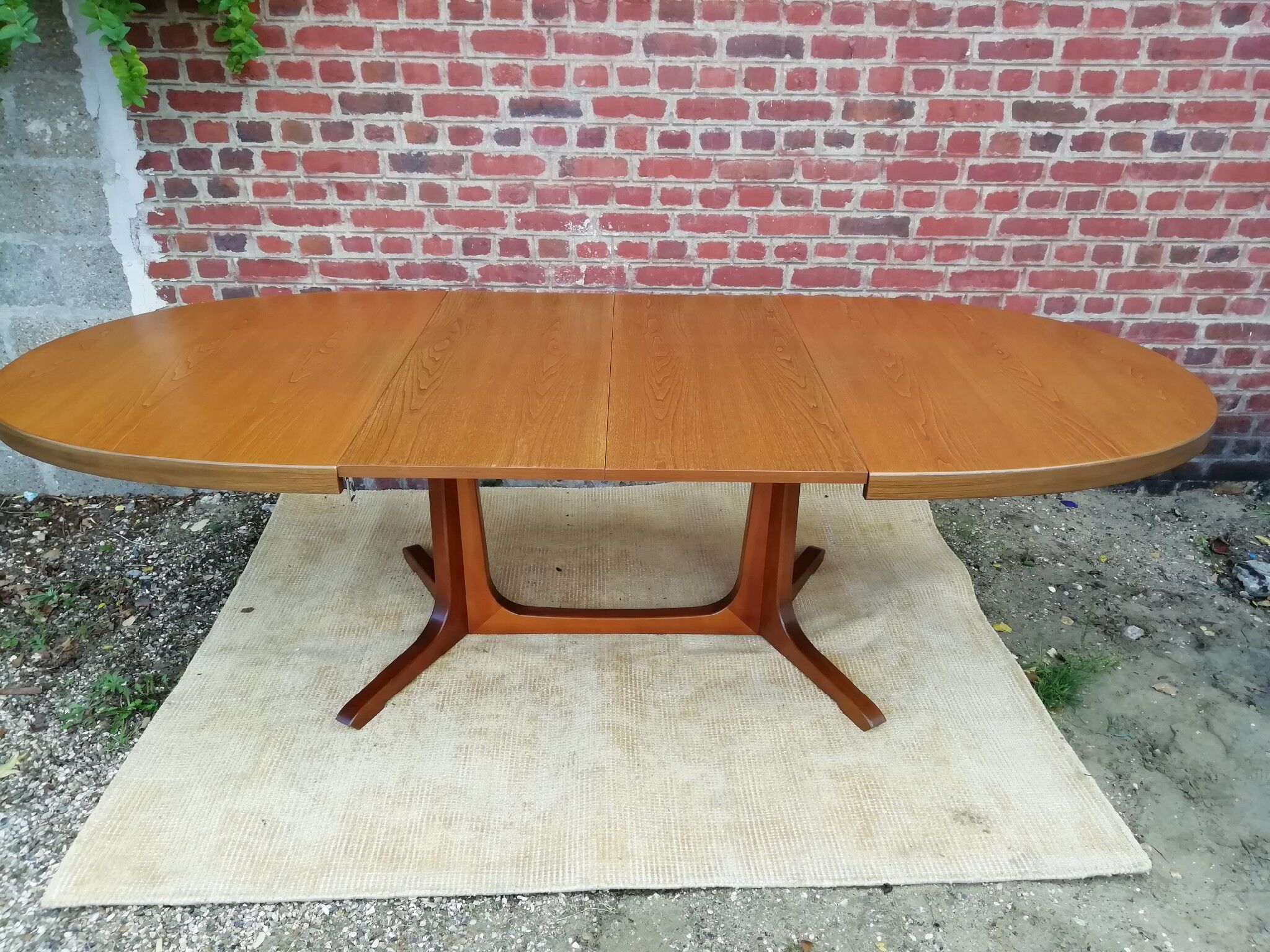 Baumann expandable oval table, 1960
