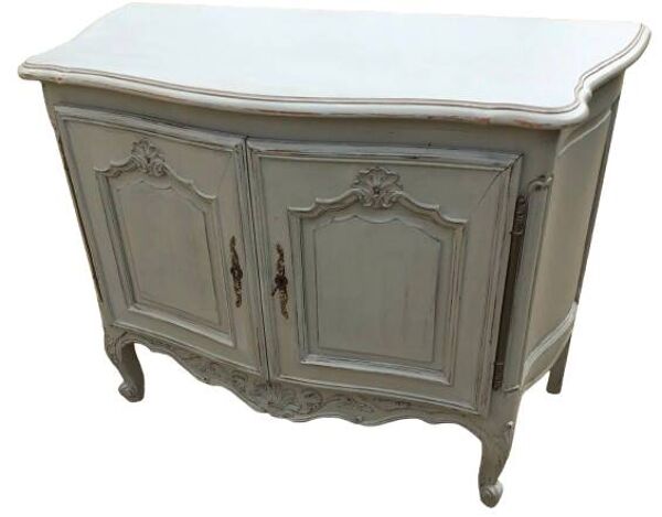 Buffet de style Louis XV en merisier relooké dessus parquet de Versailles