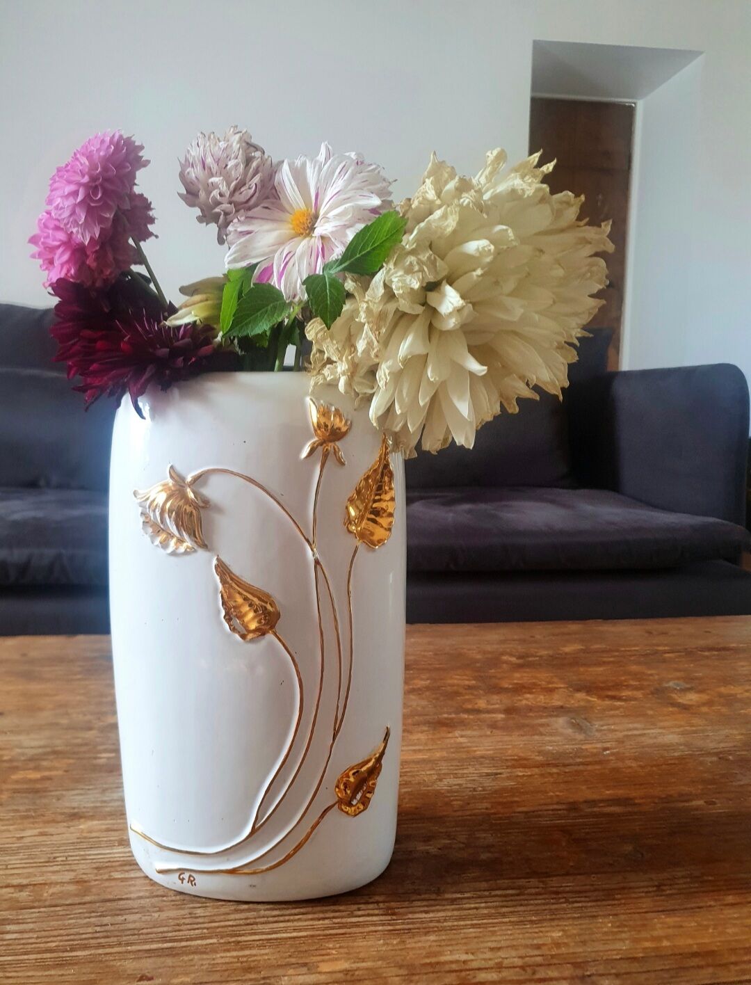 Italian vase signed white and gold