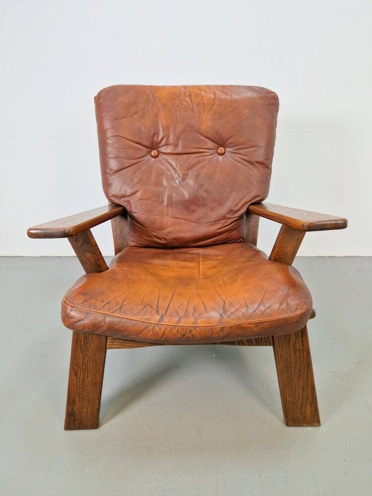 Fauteuil en bois brutaliste avec revêtement en cuir marron, Allemagne, années 1960.