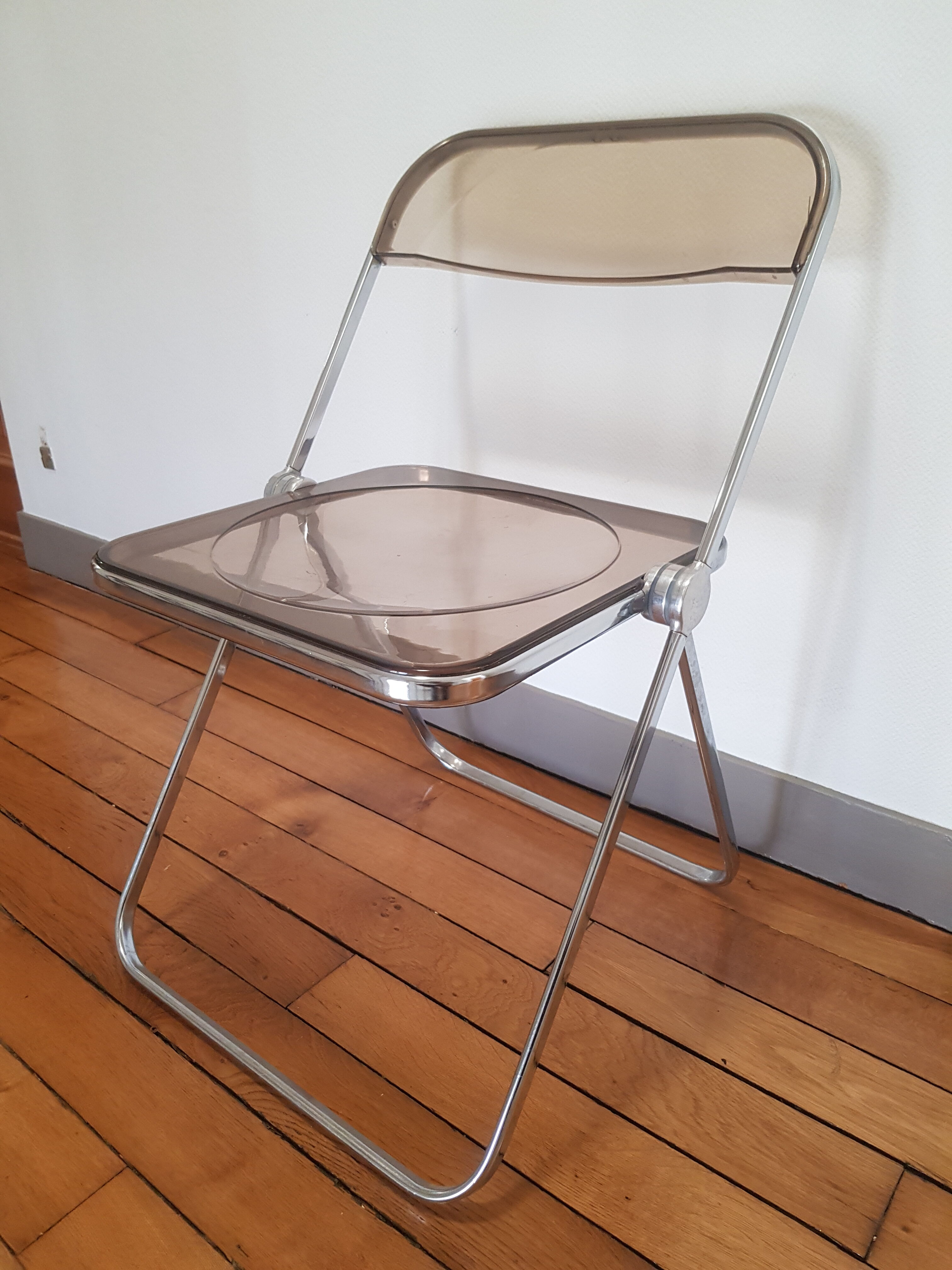 Plia folding chair by Giancarlo Piretti for Castelli