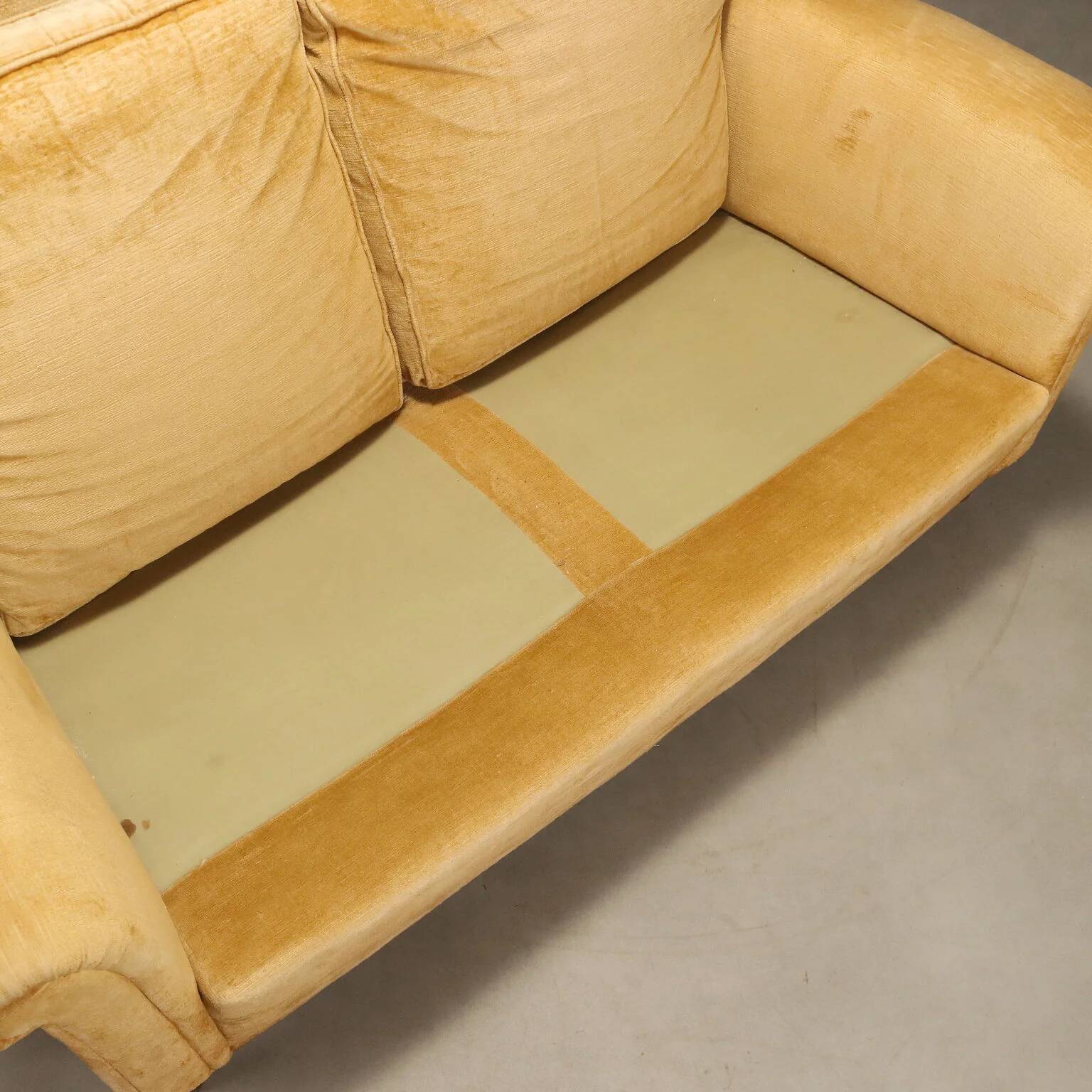 Two-seater velvet sofa from the 1950s to be restored.