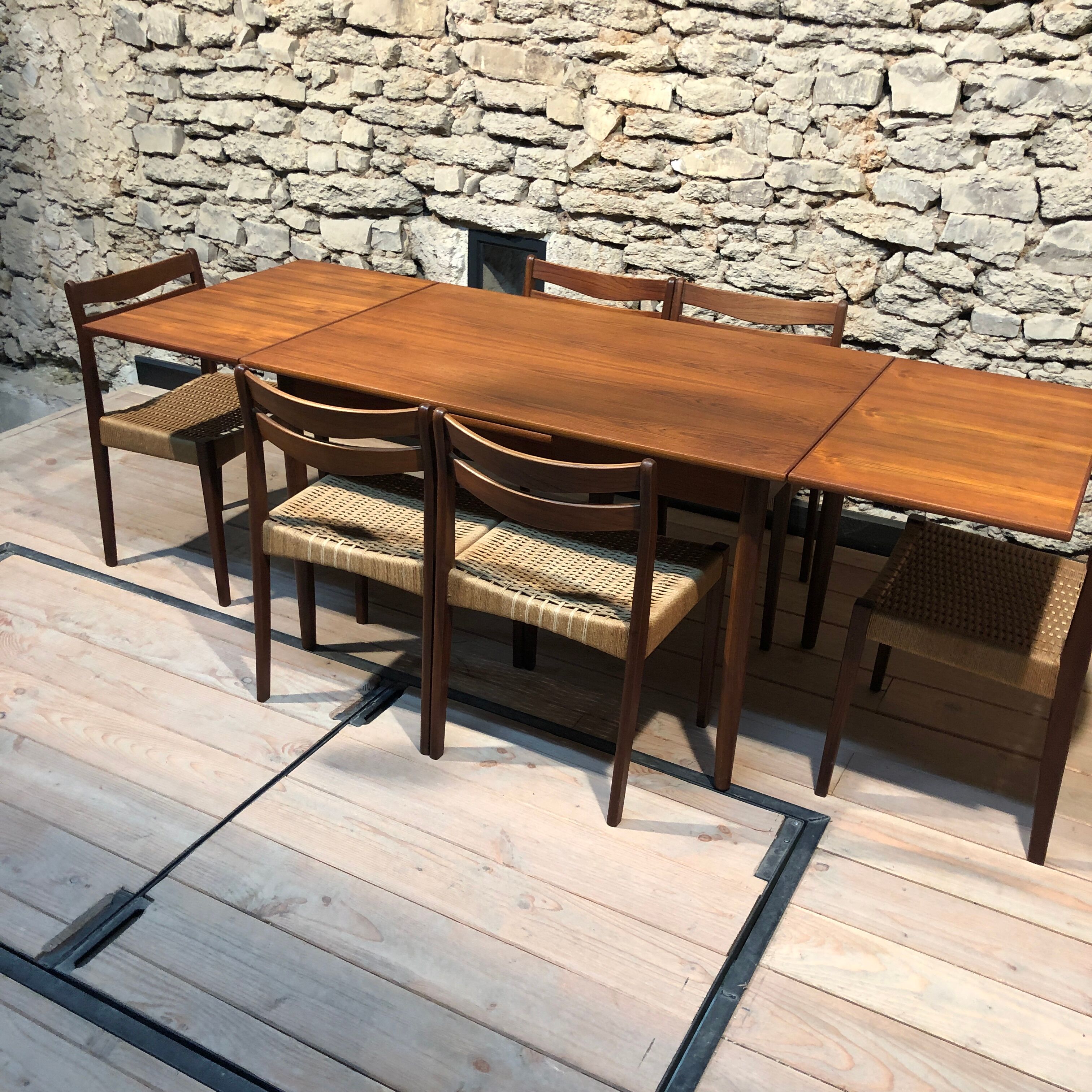 Table vintage scandinave en teck avec deux rallonges
