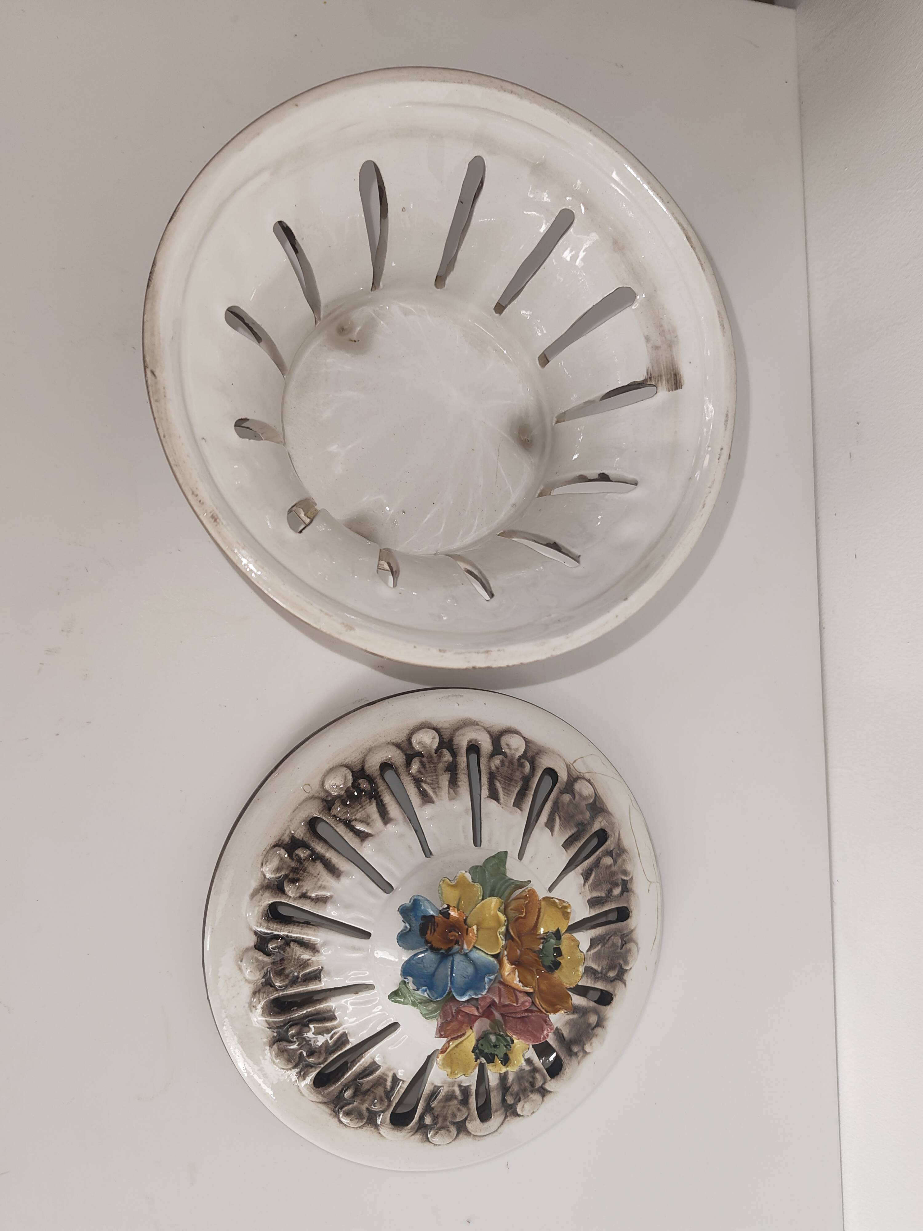 Italian ceramic bonbonnière from Bassano, with raised floral decoration.