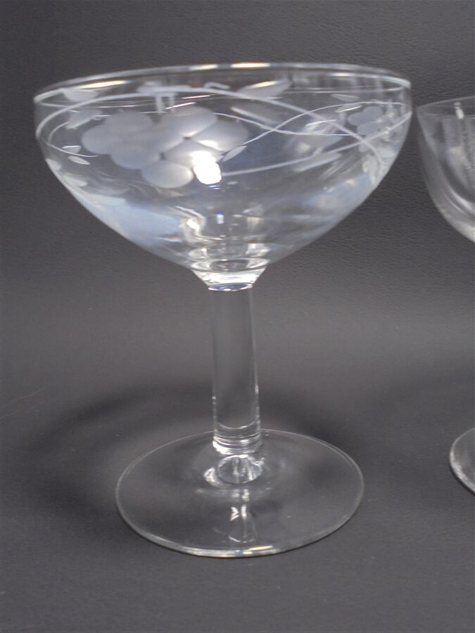 Service dépareillé de 6 coupes à champagne