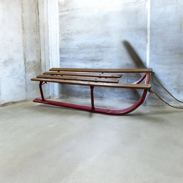 Luge Traîneau vintage en bois et métal – esprit montagne
