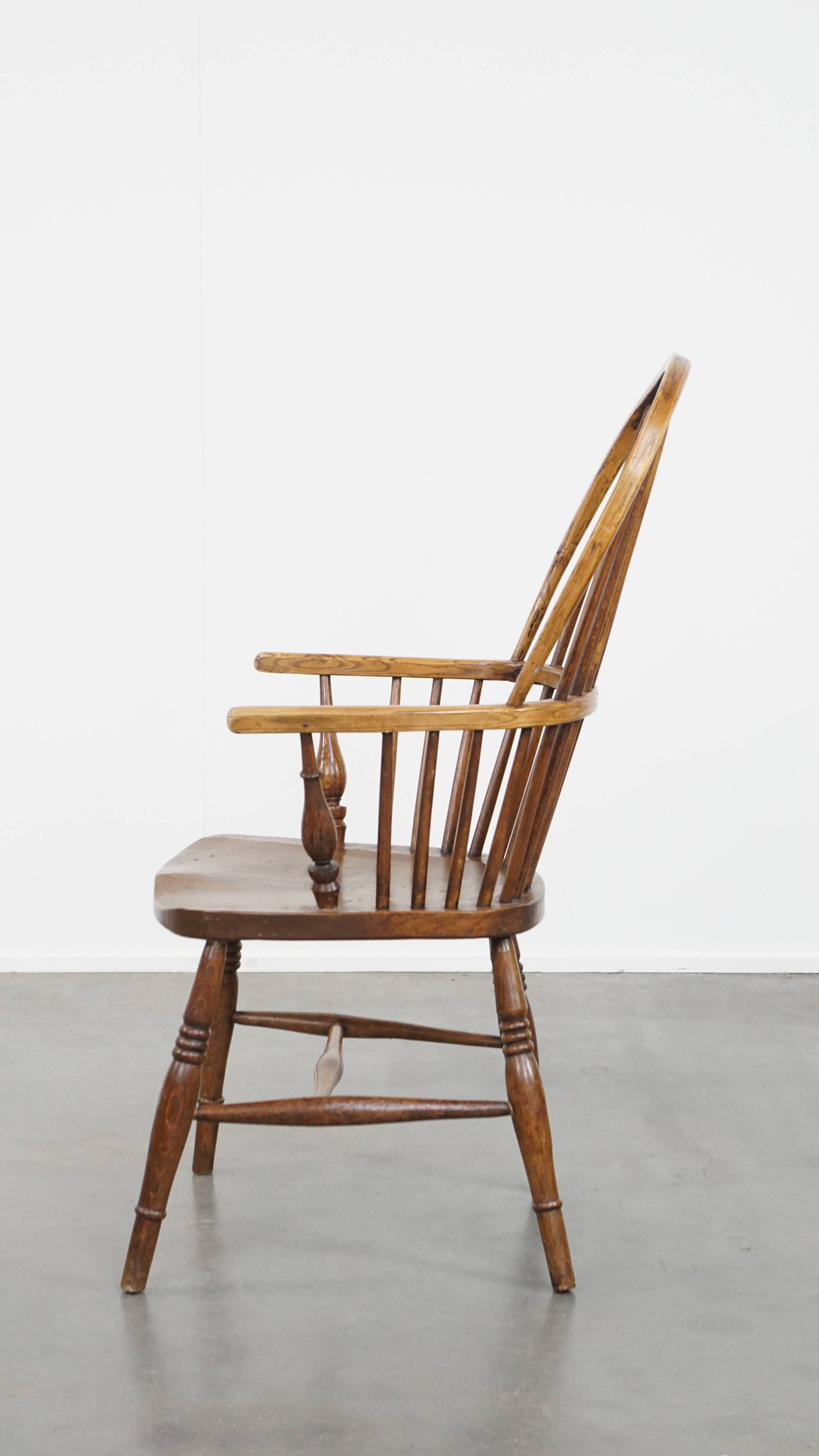 Antique English Windsor Chair from the 19th Century Made of Elm