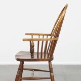 Antique English Windsor Chair from the 19th Century Made of Elm