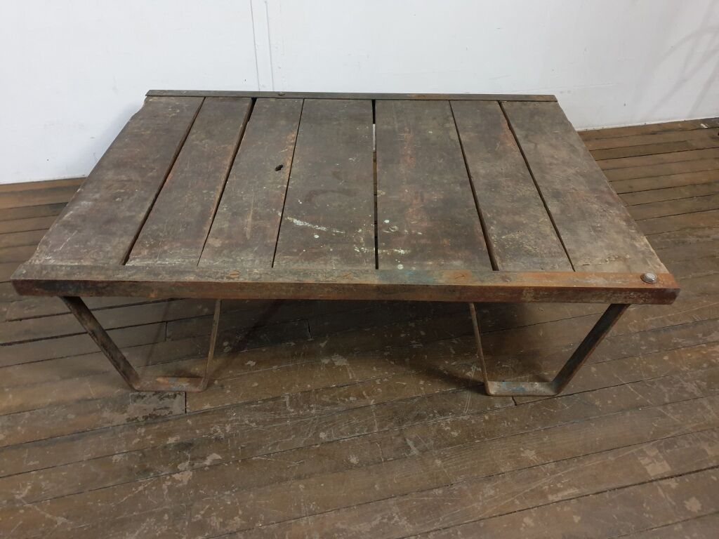 Industrial plant pallet coffee table