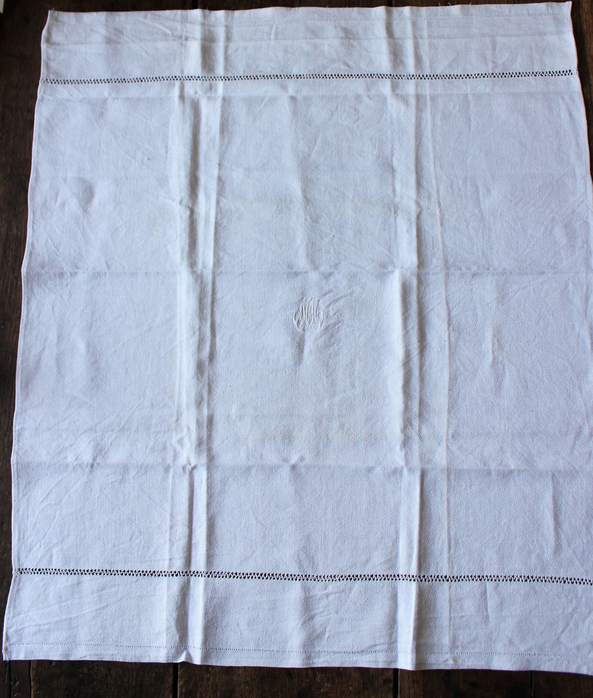 A batch of 2 White Checkered Napkins Monograms M M