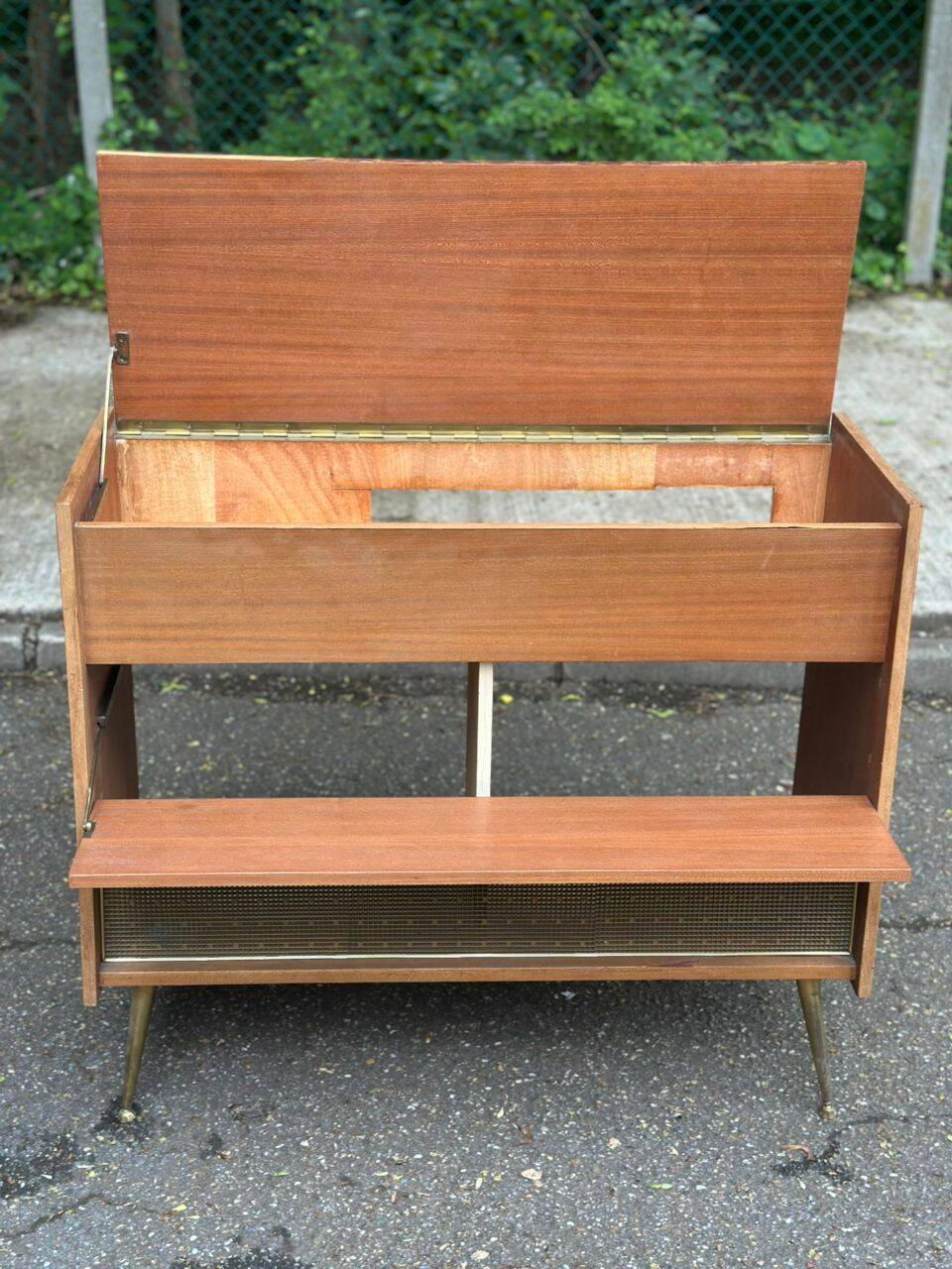 Commode, meuble radio de style scandinave en bois et laiton
