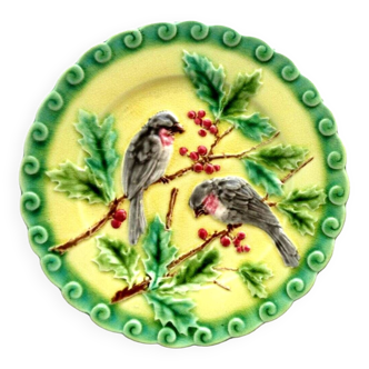 Assiette barbotine Art Déco fond jaune Sarreguemines: 2 Oiseaux picorant du houx