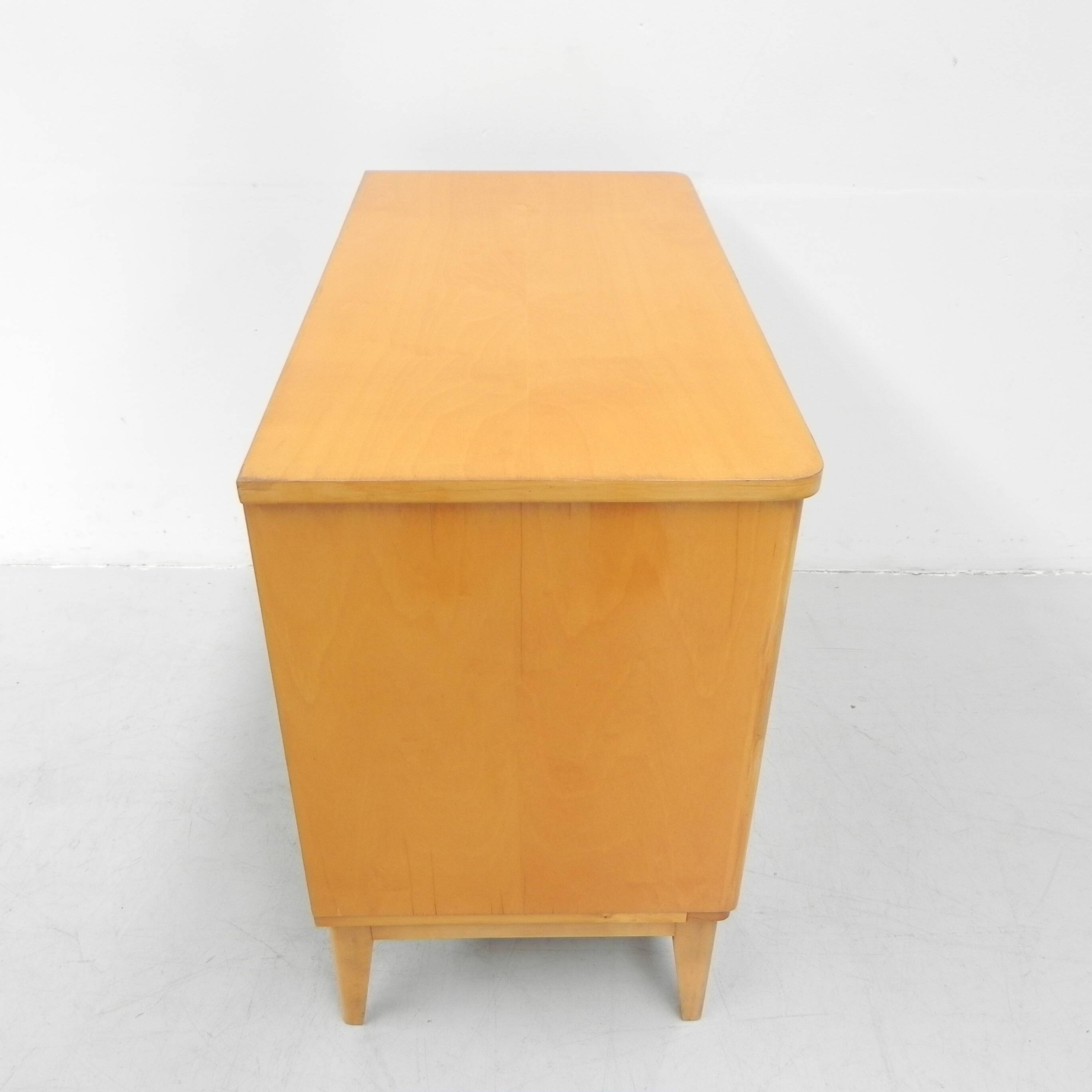 Vintage chest of drawers with 3 drawers