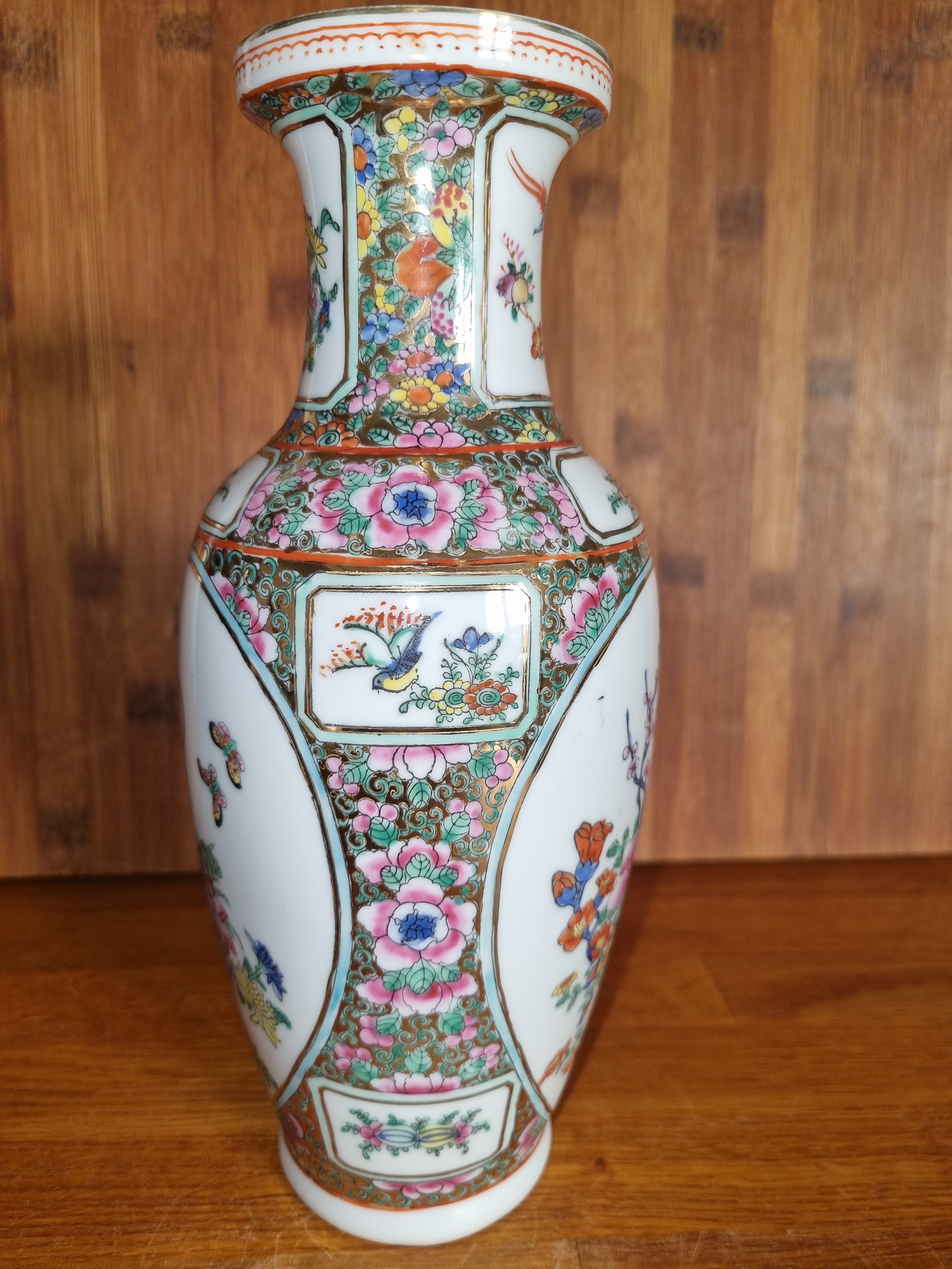 Chinese porcelain vase Canton style