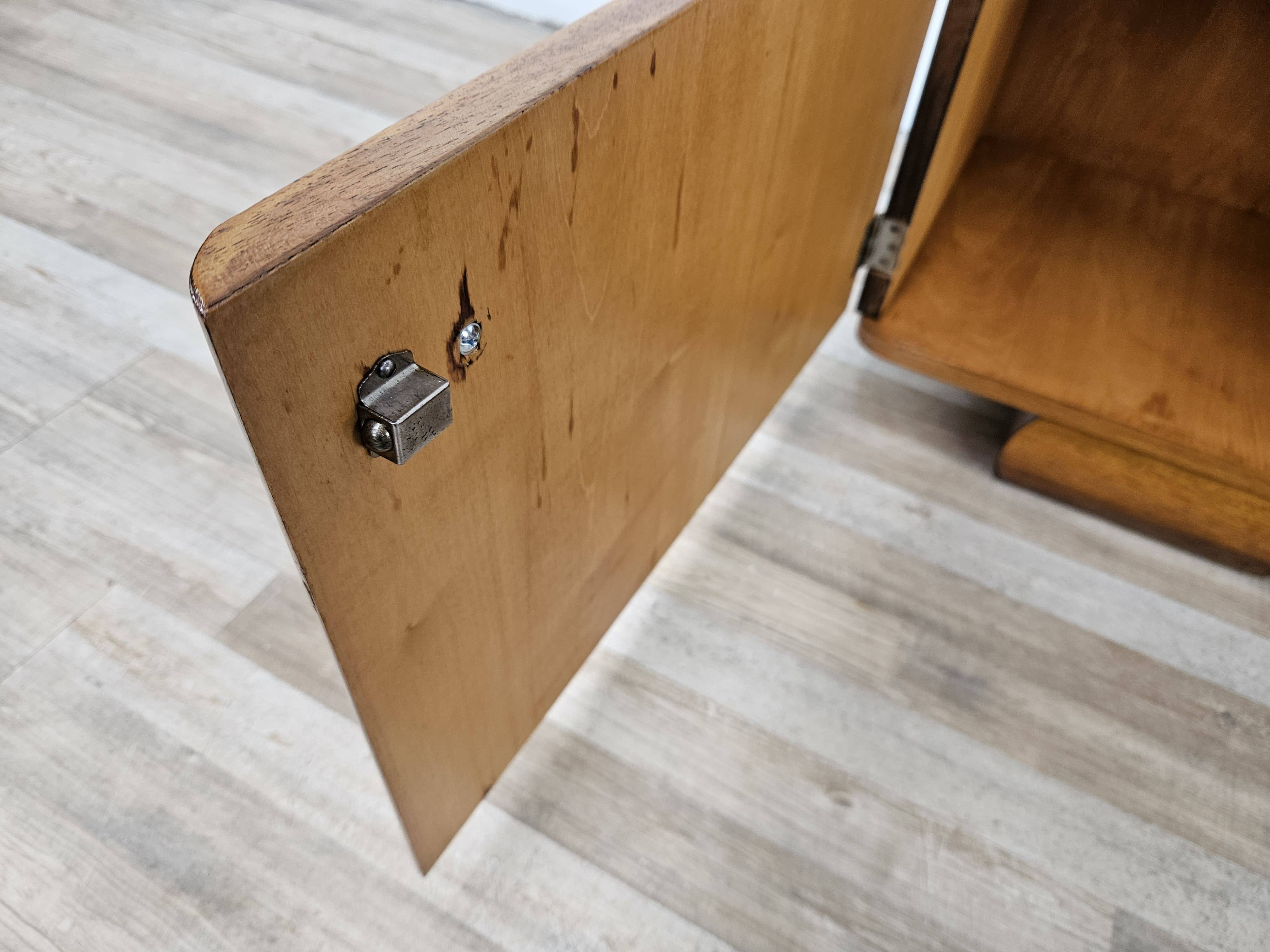 Art Decò bedside tables in walnut and brass, 1940