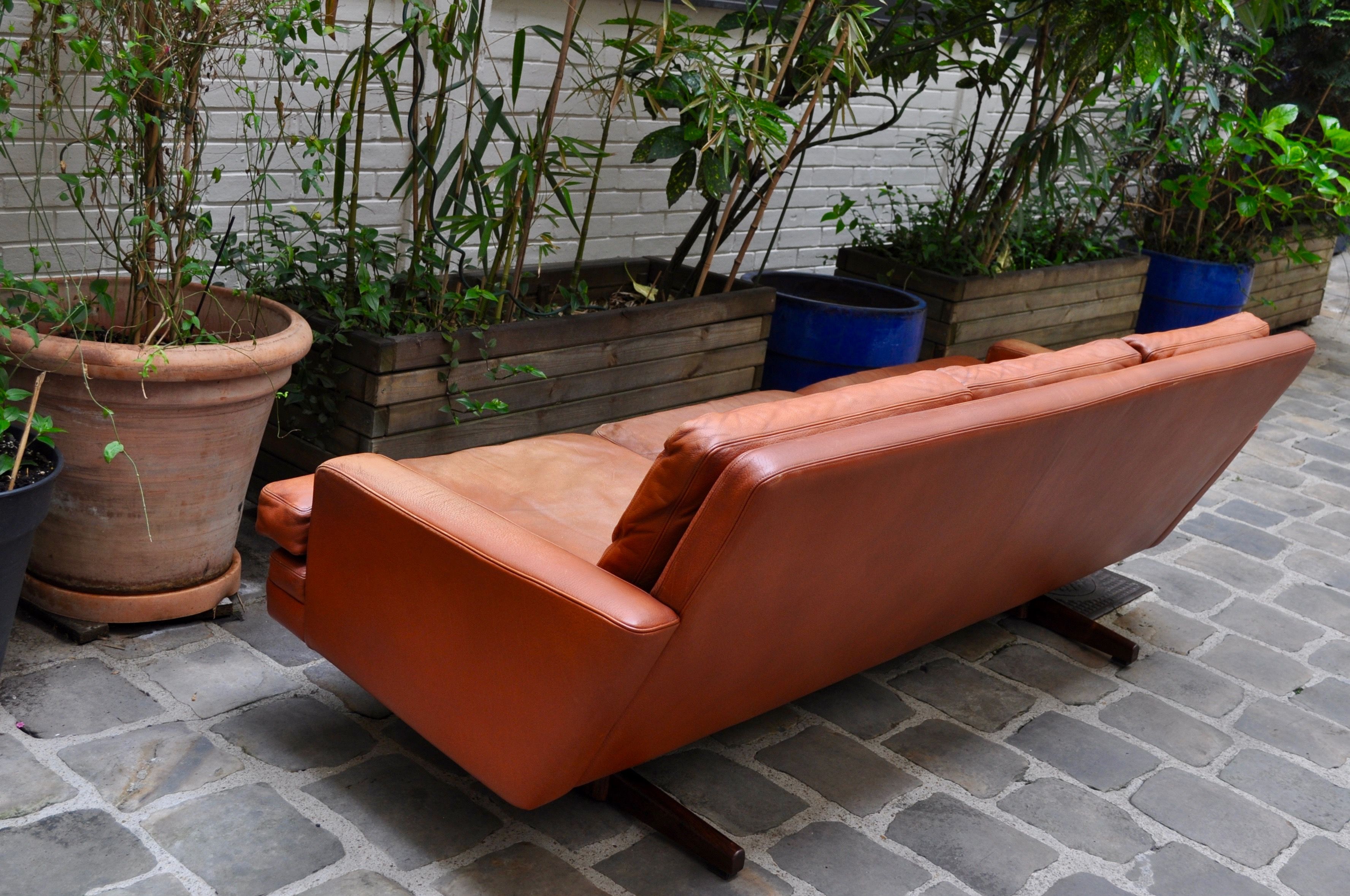 Scandinavian leather and Rosewood sofa Fredrik Kayser 1965, 3 seater