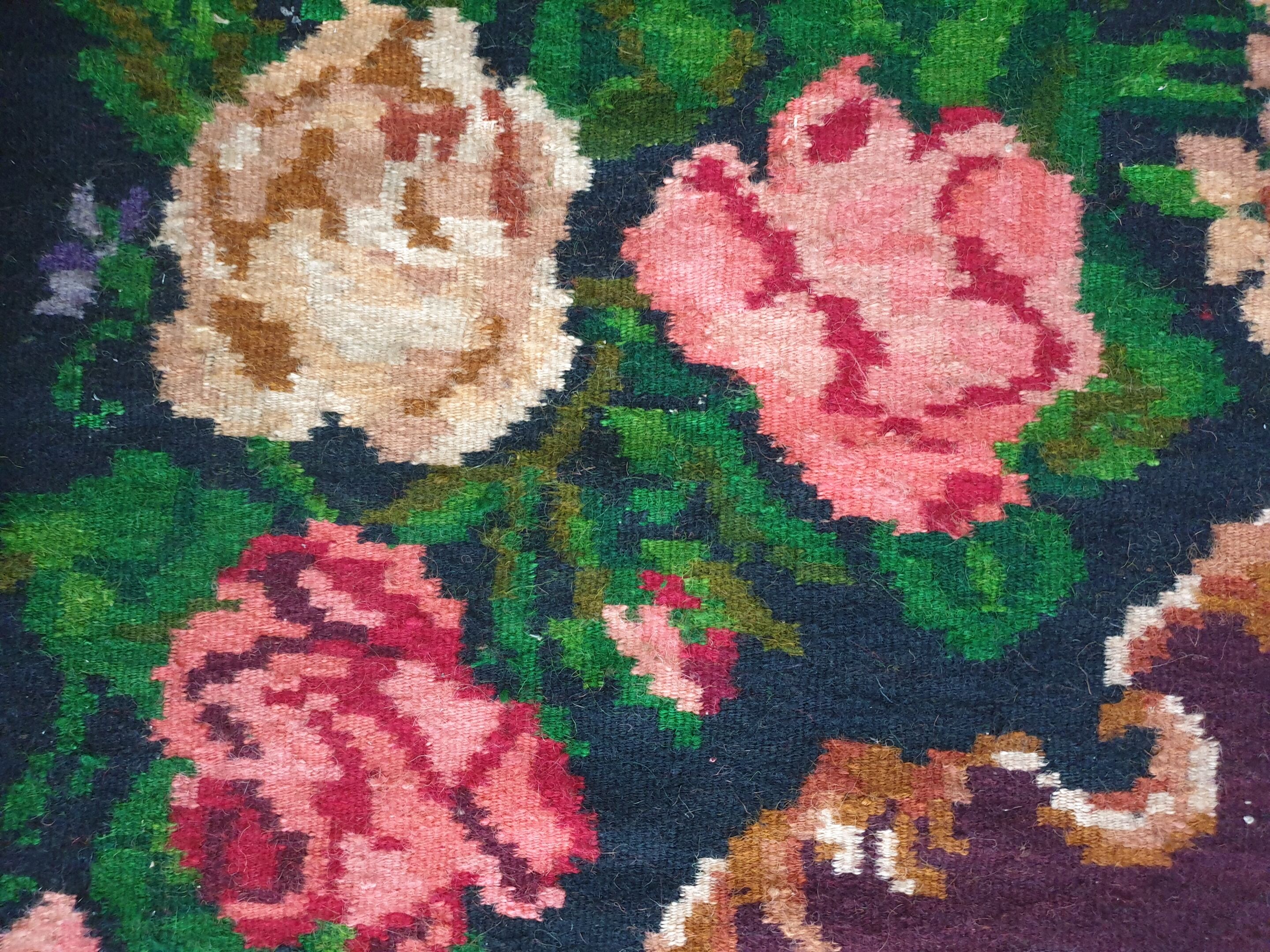 Moldavian wool handwoven floral rug - 210x162cm
