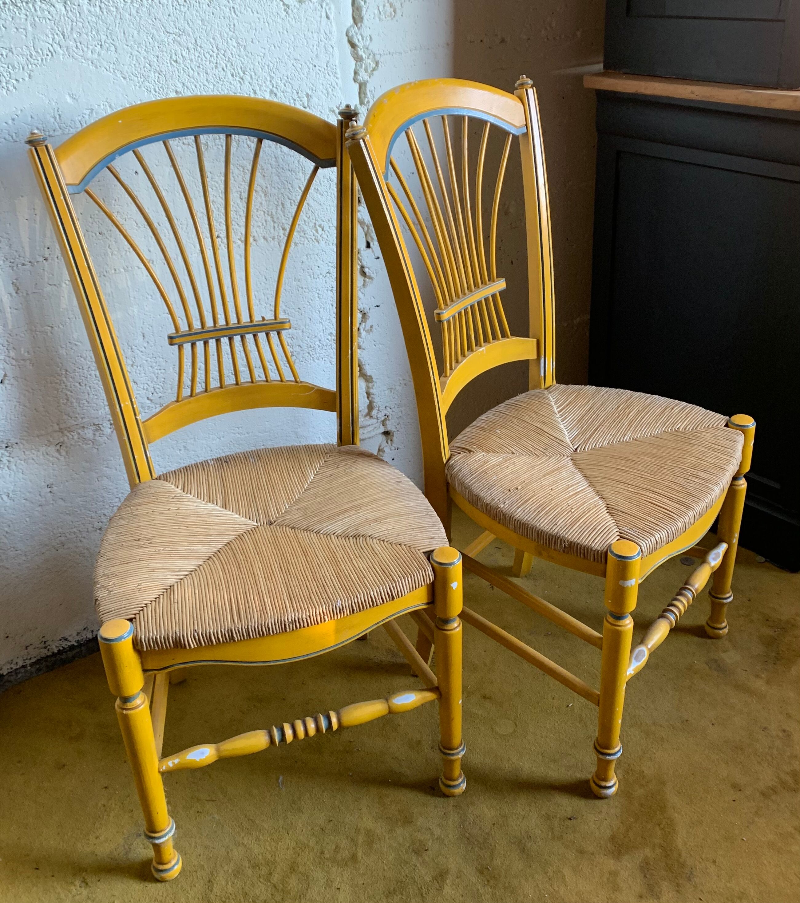 Duo of mulched Provencal chairs