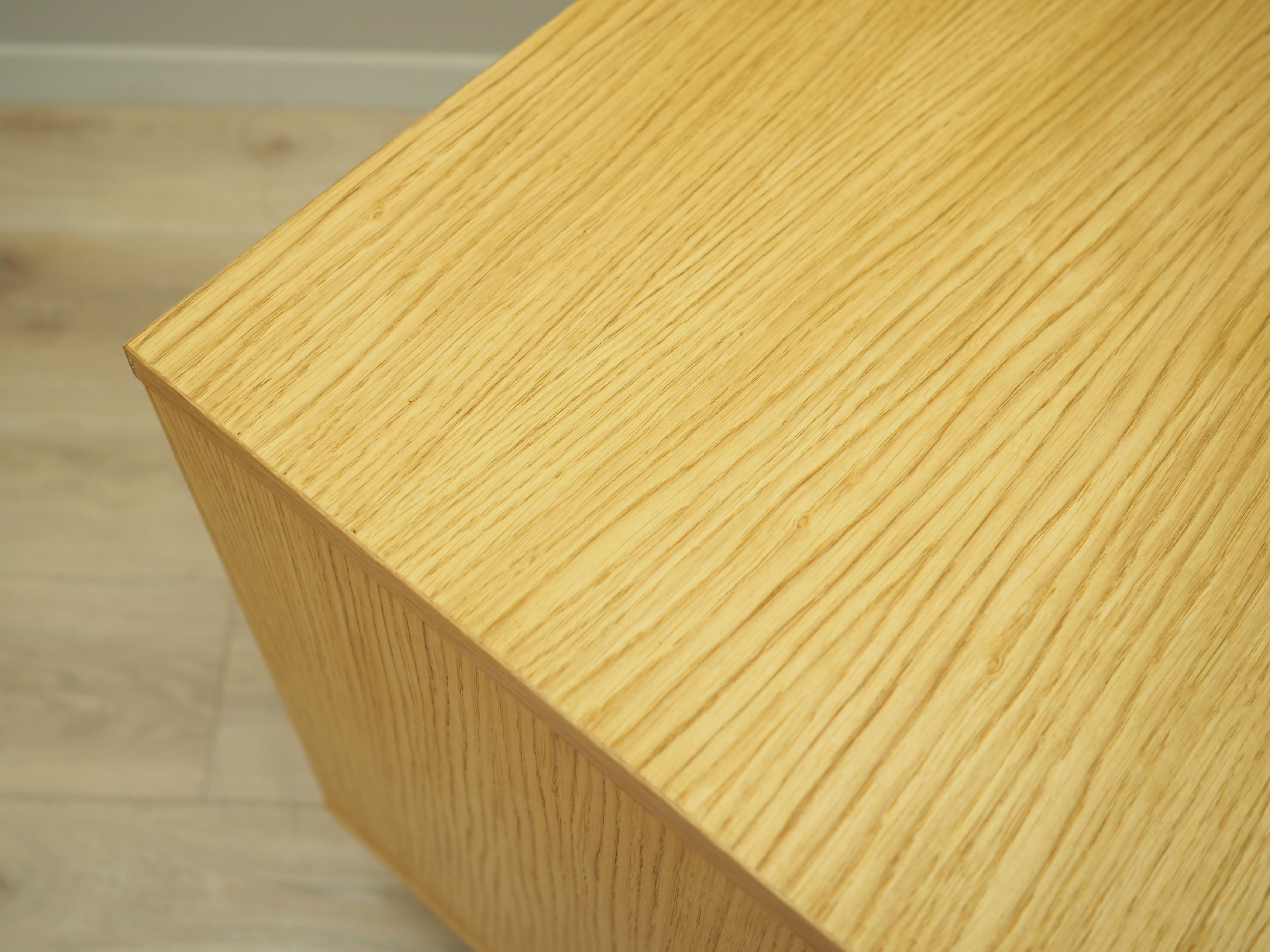 Buffet en chêne, design danois, années 1990, production: Danemark