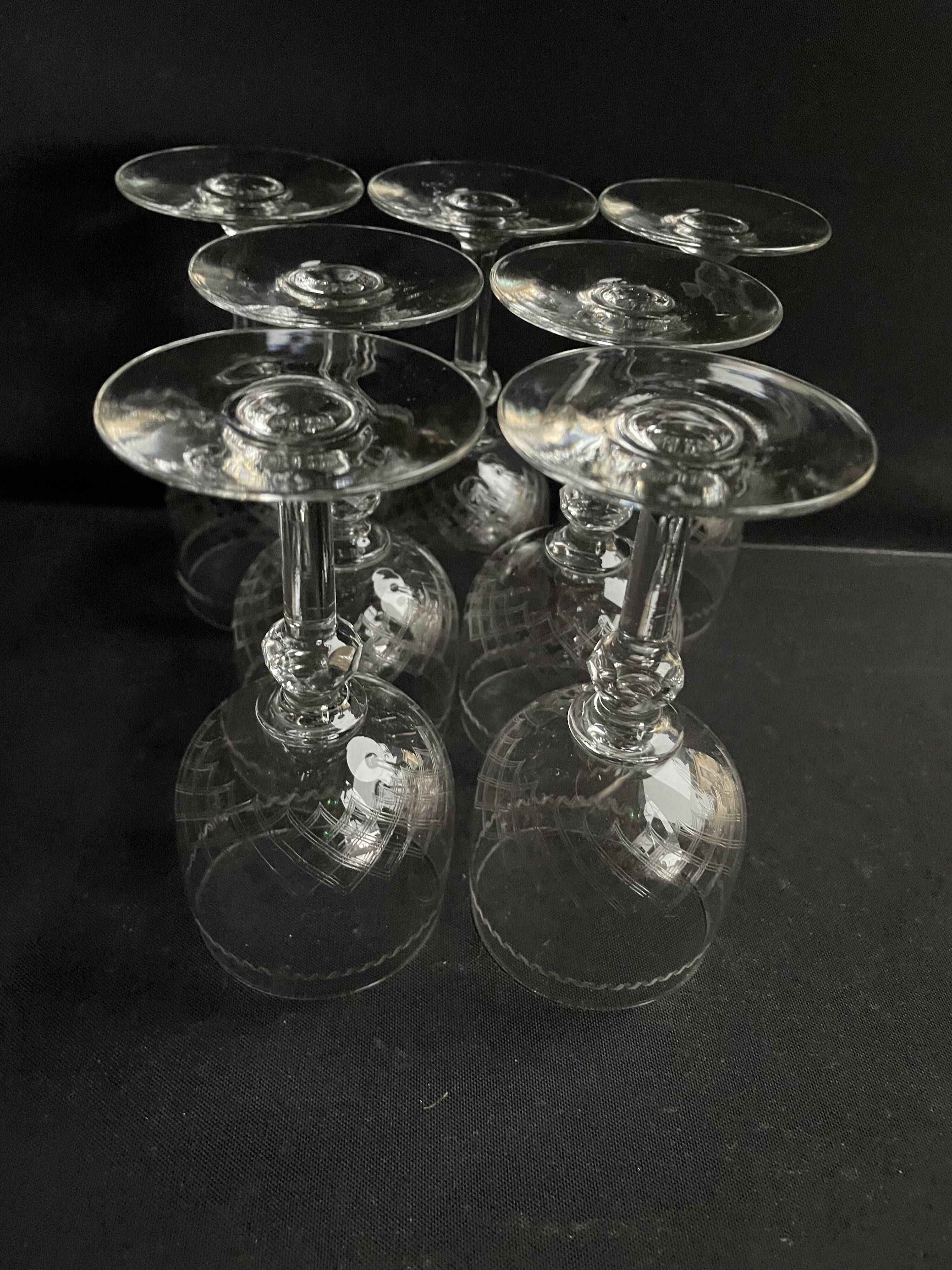 7 wine glasses – Blown, cut and guilloché glass