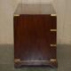 Commode vintage anglo-indienne en bois dur avec incrustations en laiton
