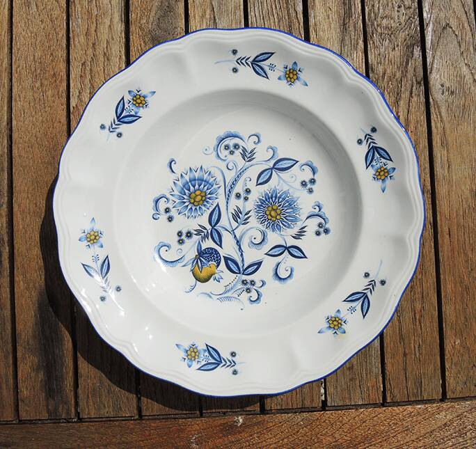 Former Keller & Guerin Lunéville Tableware Service (52 pcs)