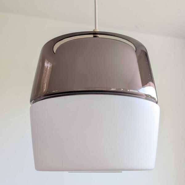 Suspension en verre fumé Peill & Putzler des années 1960, moderne du milieu du siècle, moderniste | lampe de plafond vintage MCM en bloc de couleur violet améthyste