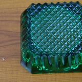 Cendrier carré vert