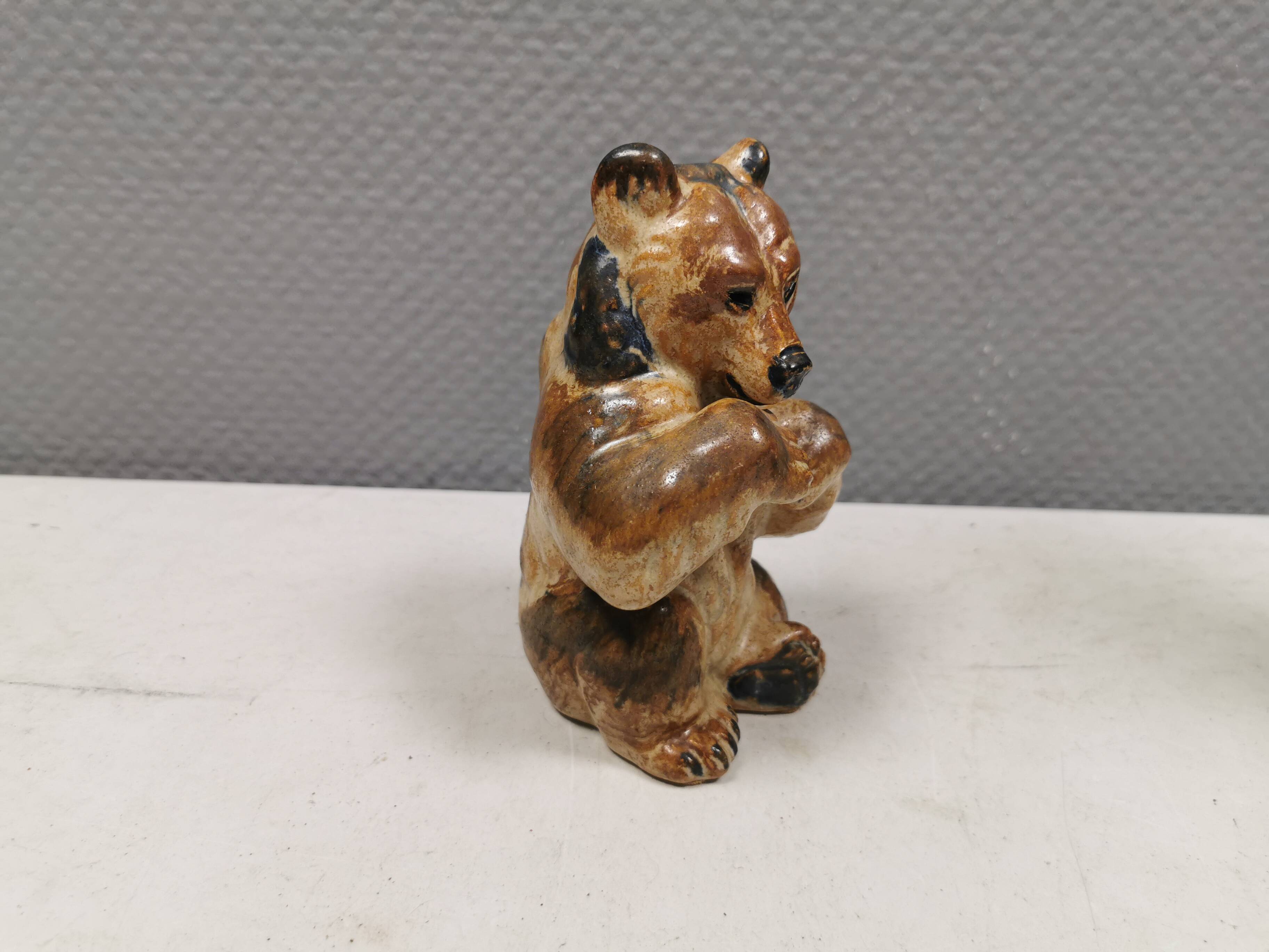 Beautiful ceramic bear by Arne Ingdam. Denmark, 1960s-70s.