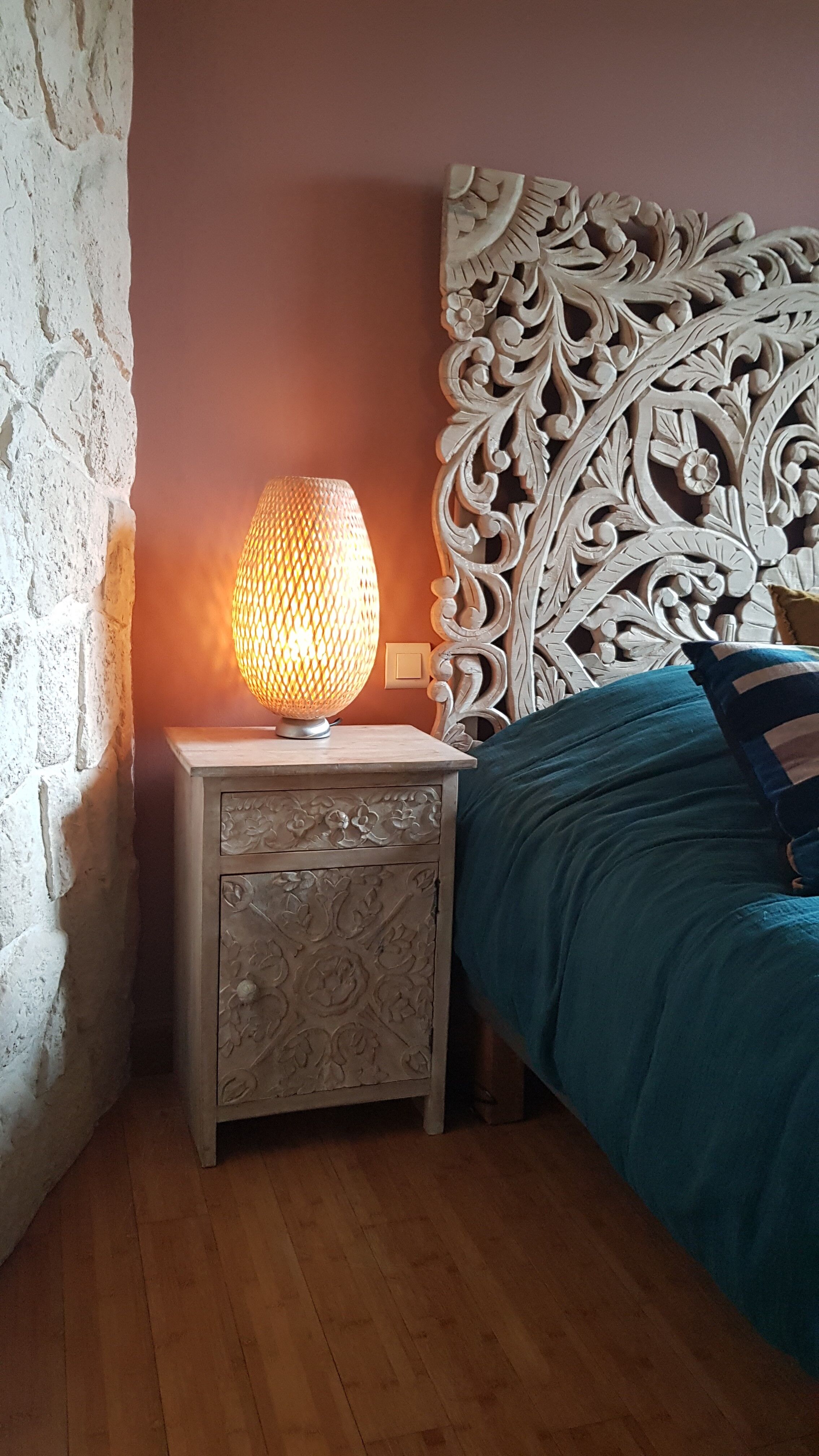 Chiseled mango tree bedside