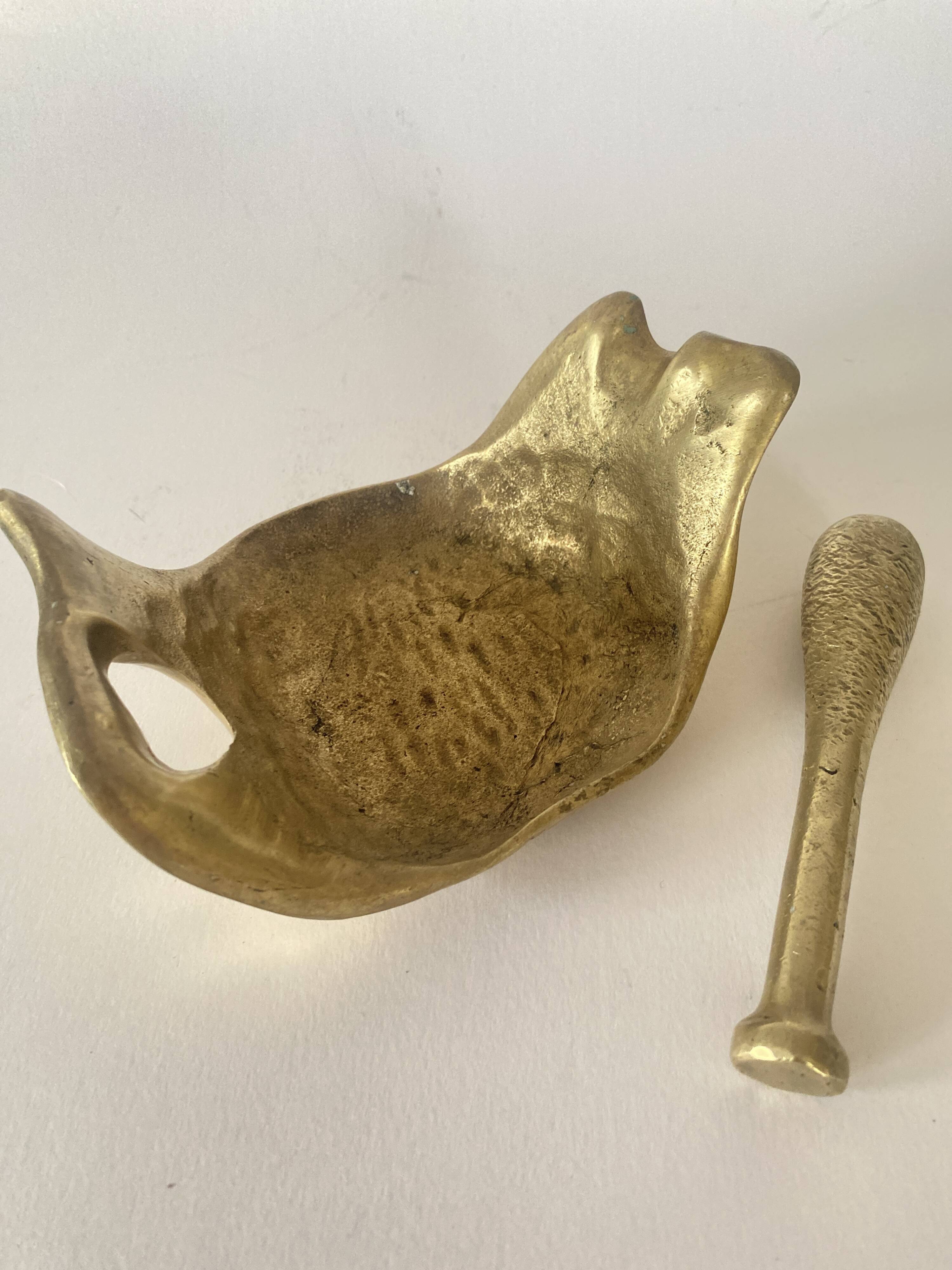 Cendrier et pilon, bronze