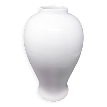 Vase des années 1960 en porcelaine de limoges. fait main. fabriqué en france