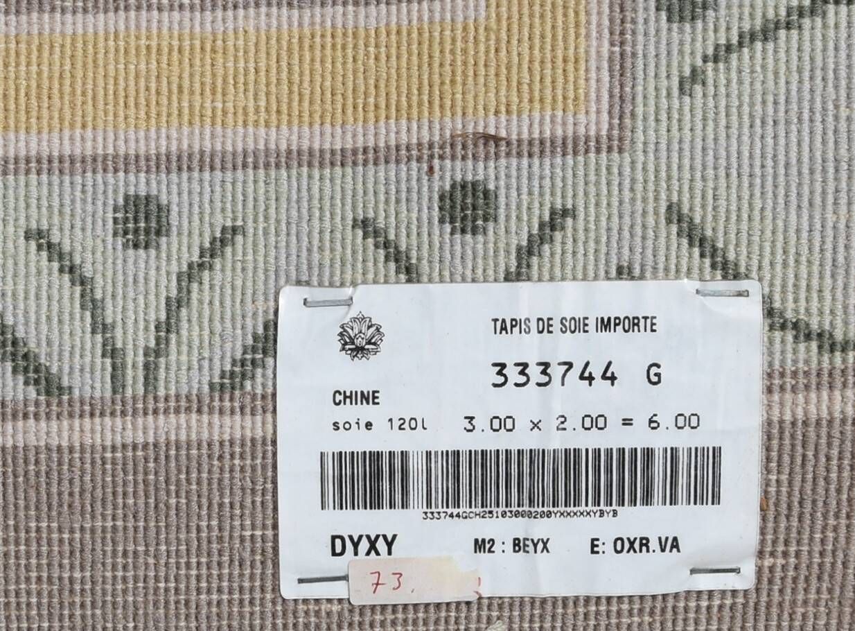Art Deco carpet Shanghai China 100% pure silk - entirely handmade. Size: 2.00 X 300 meters.