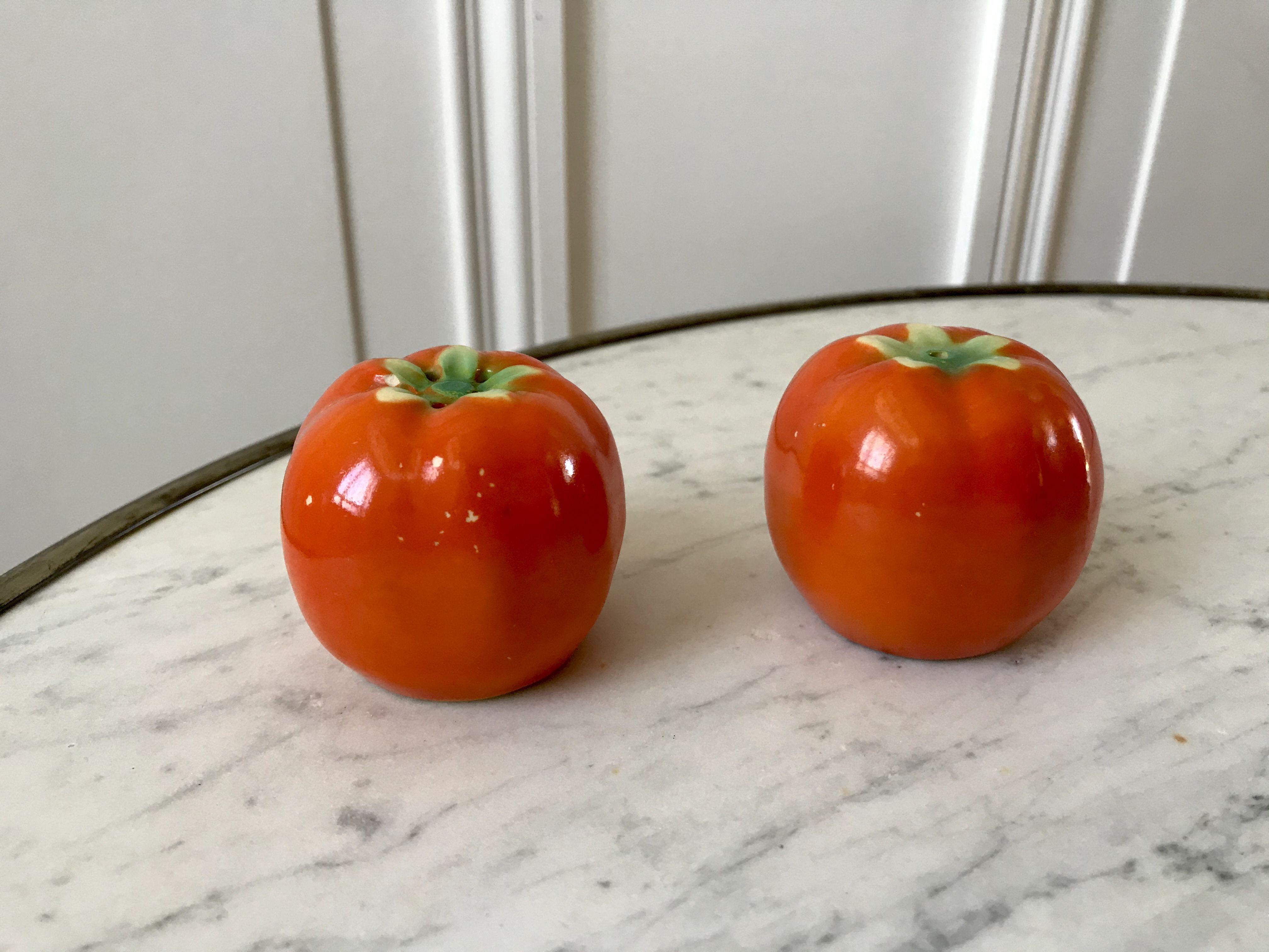 Set in tomato and leaf slurry (sausage maker, salt shaker, pepper tree and tray) vintage