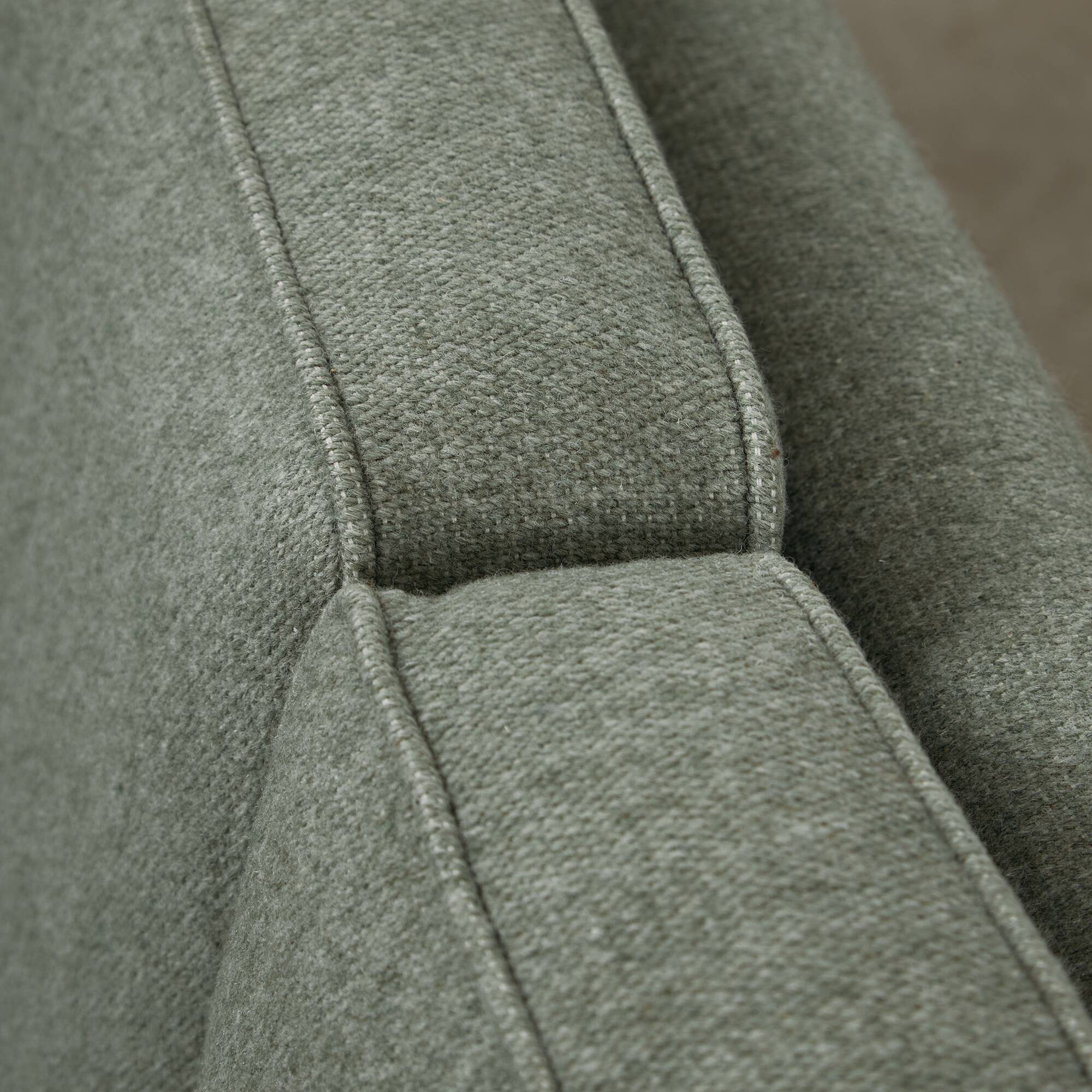 Canapé trois places en bois de cerisier du milieu du siècle