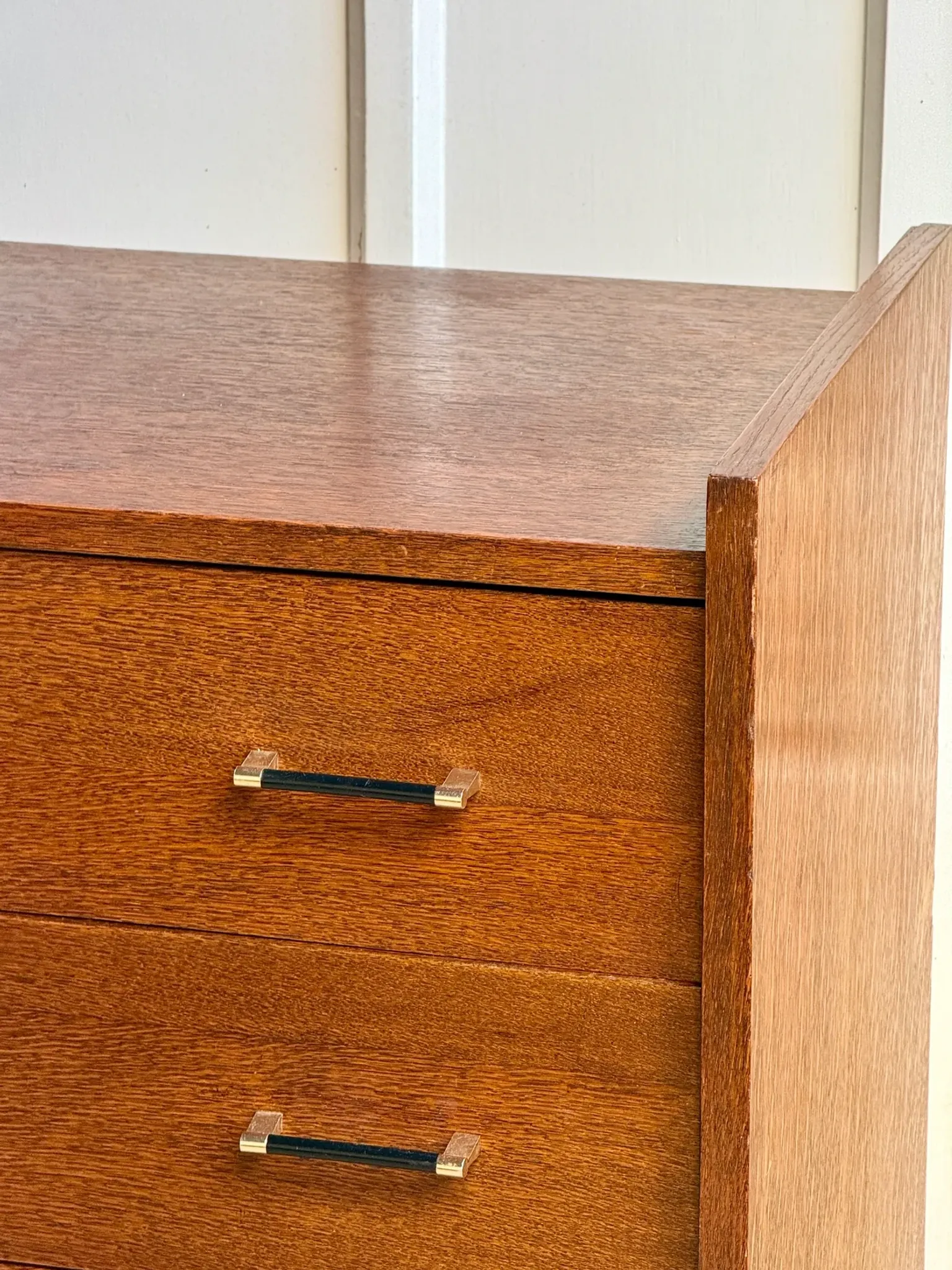 Commode style mid-century